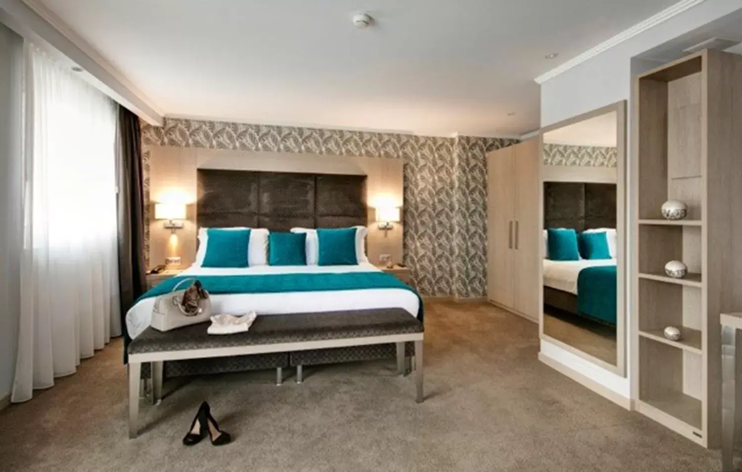 Bedroom, Bed in Juliana Hotel Cannes