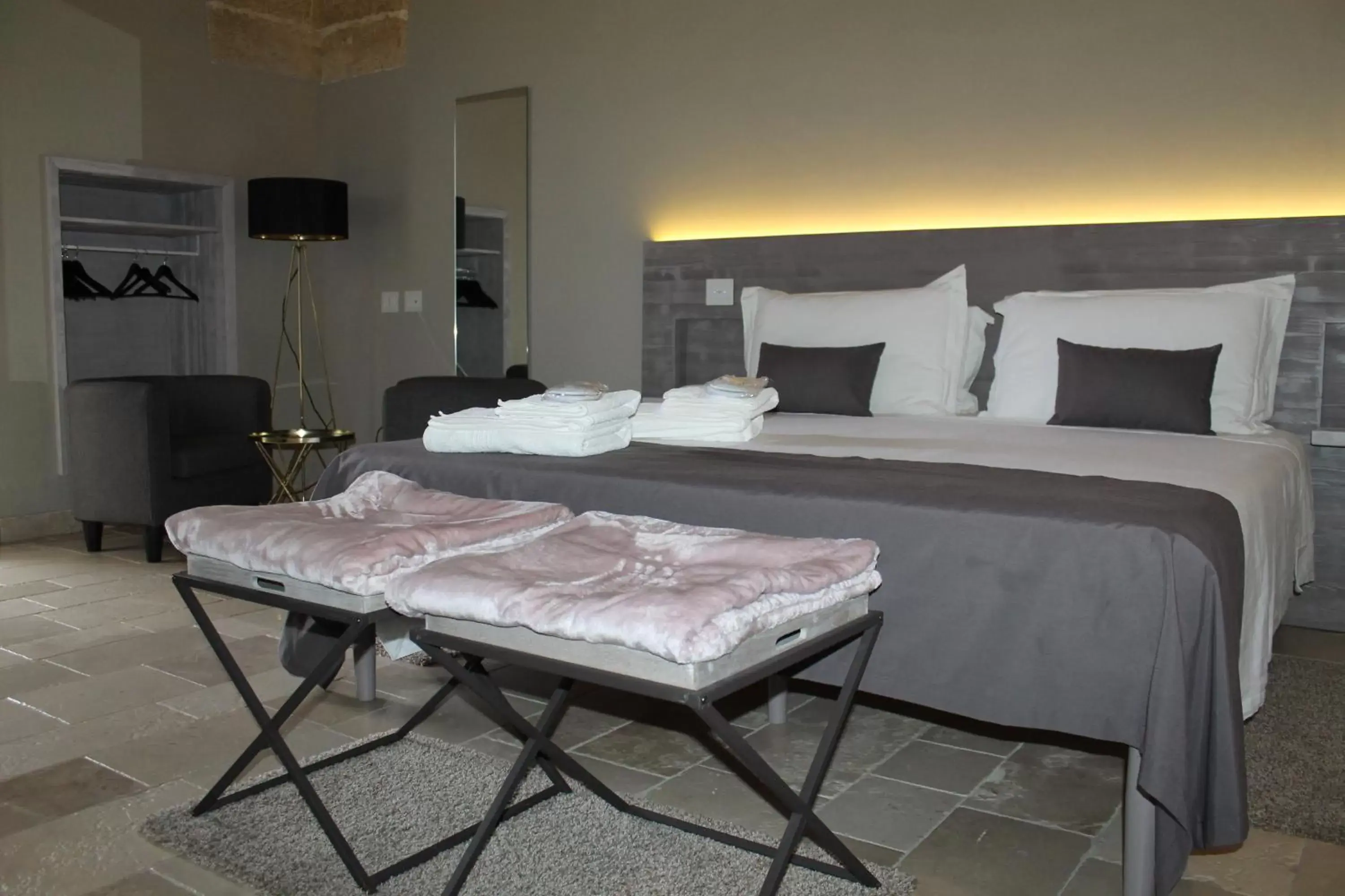 Photo of the whole room, Bed in Masseria Elysium