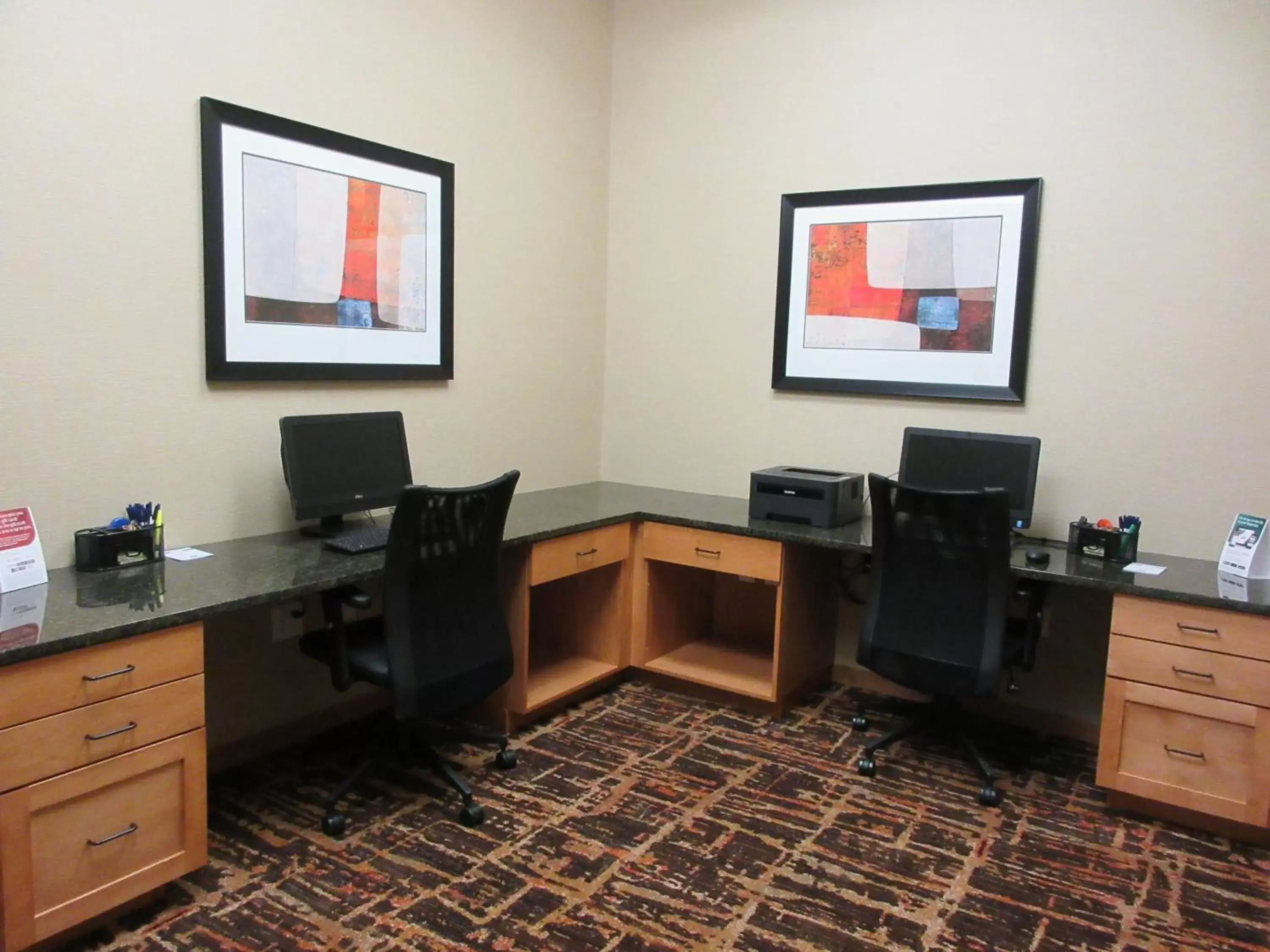 Business facilities, TV/Entertainment Center in MainStay Suites Sidney - Medical Center