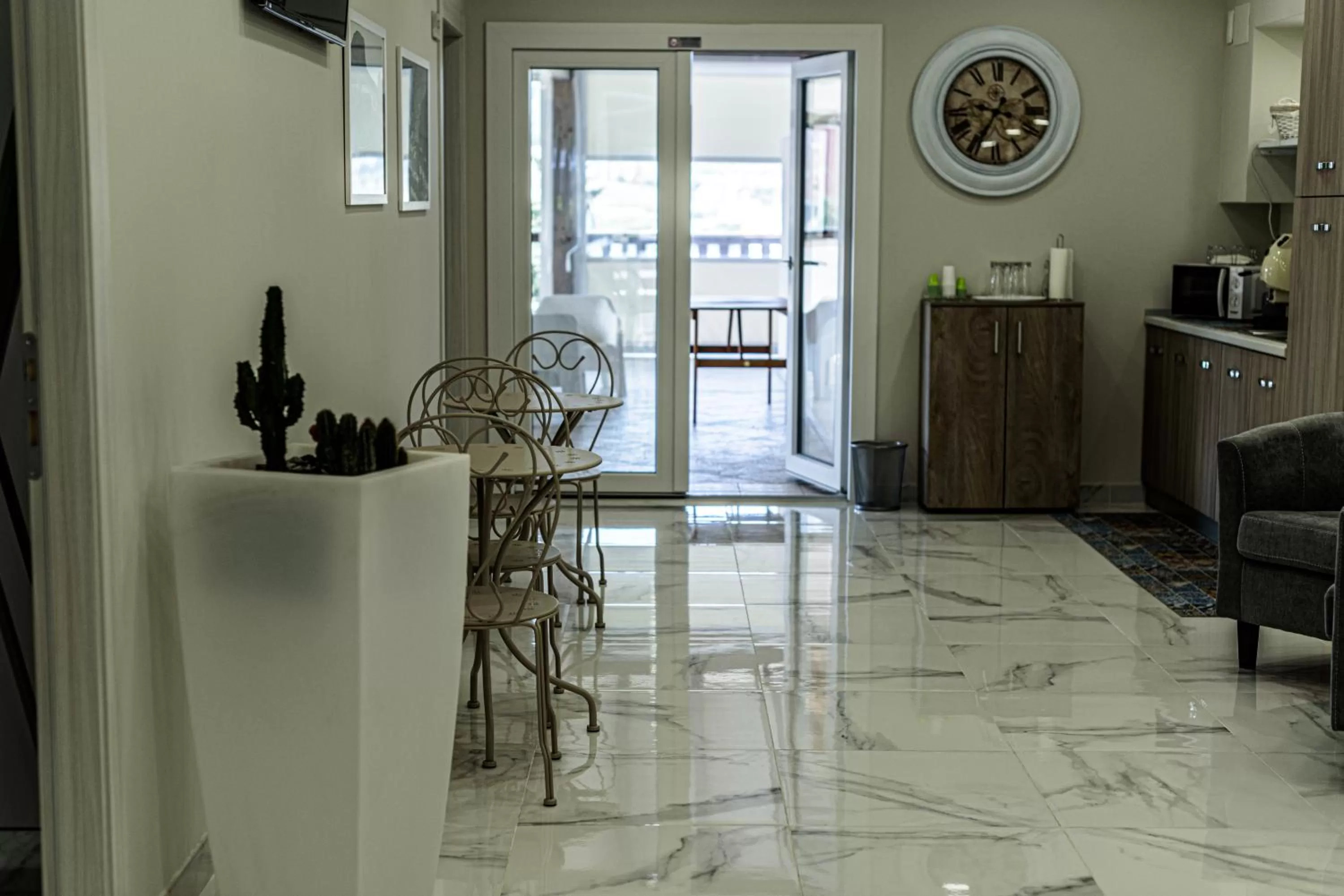 Communal kitchen in Corleone GUESTHOUSE