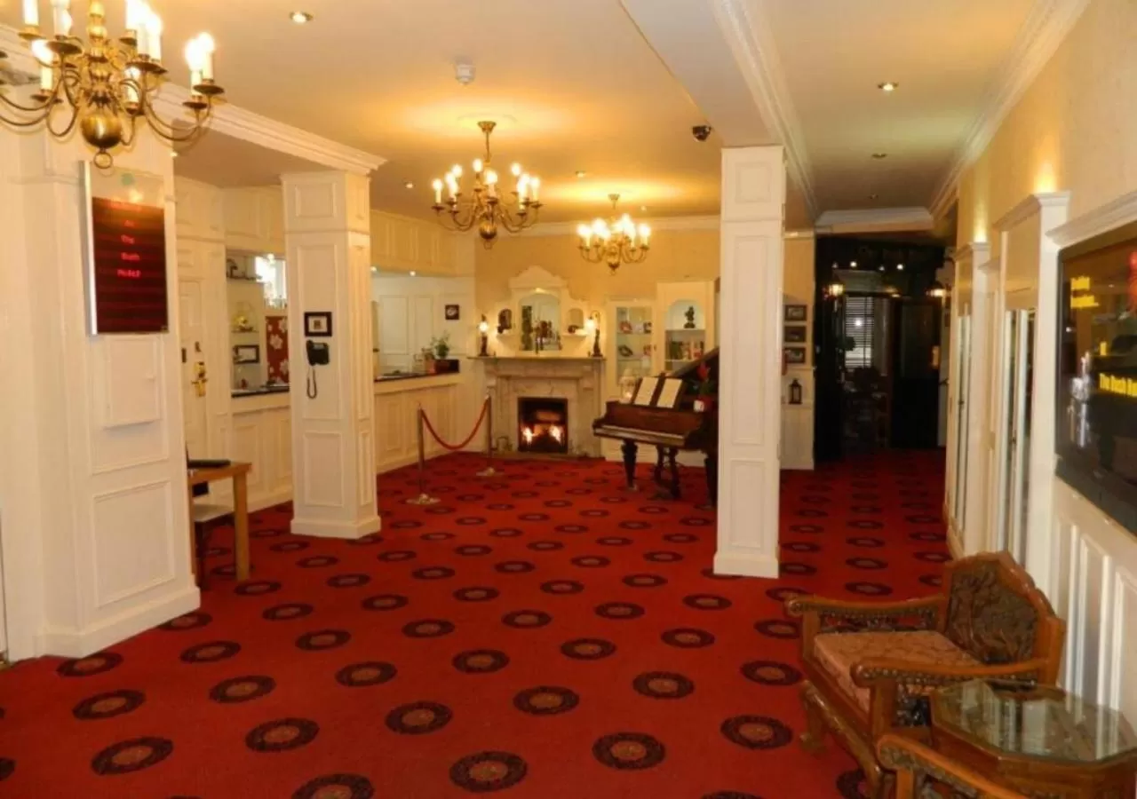 Lobby or reception in Bush Hotel