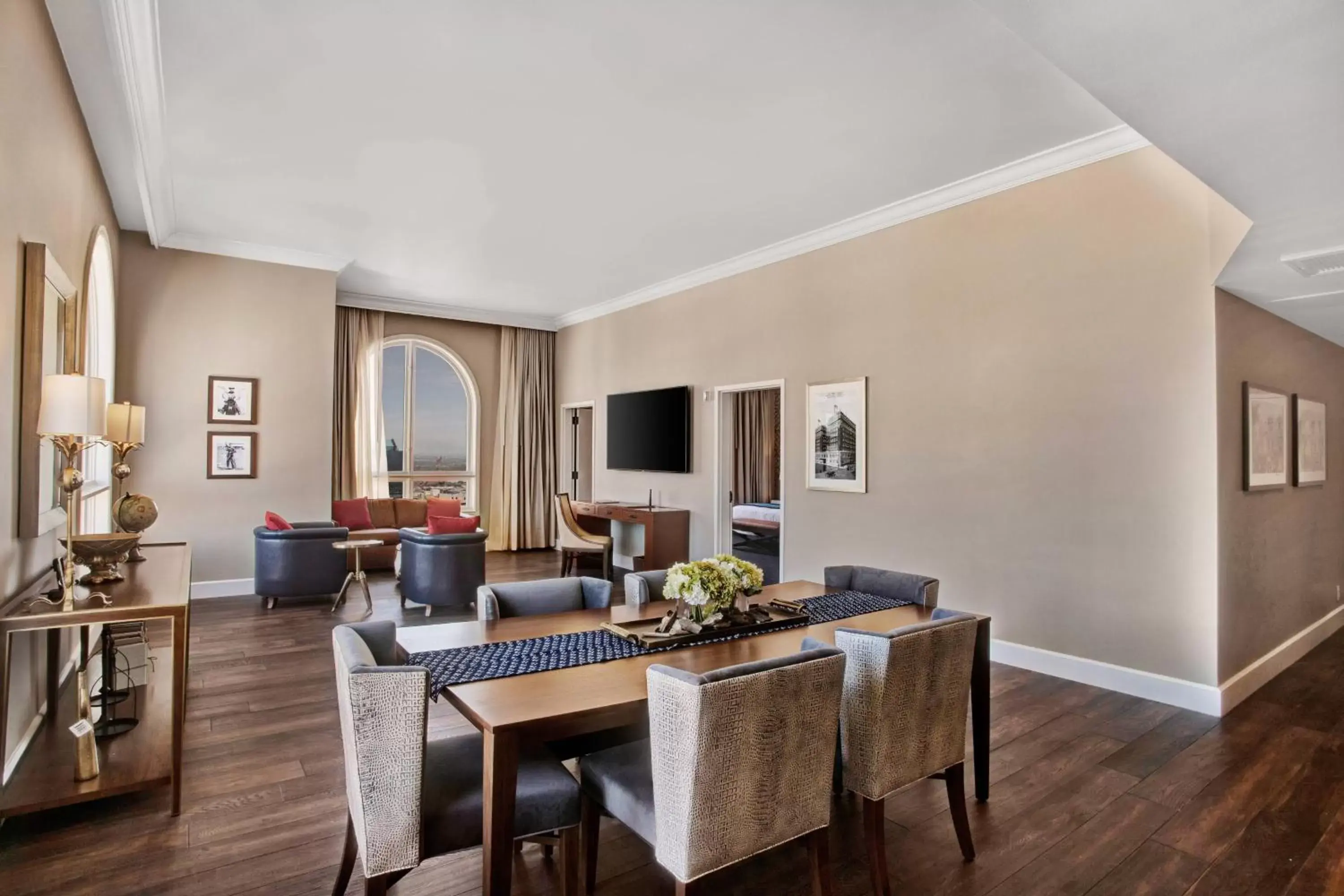 Living room, Dining Area in Hotel Paso Del Norte, Autograph Collection