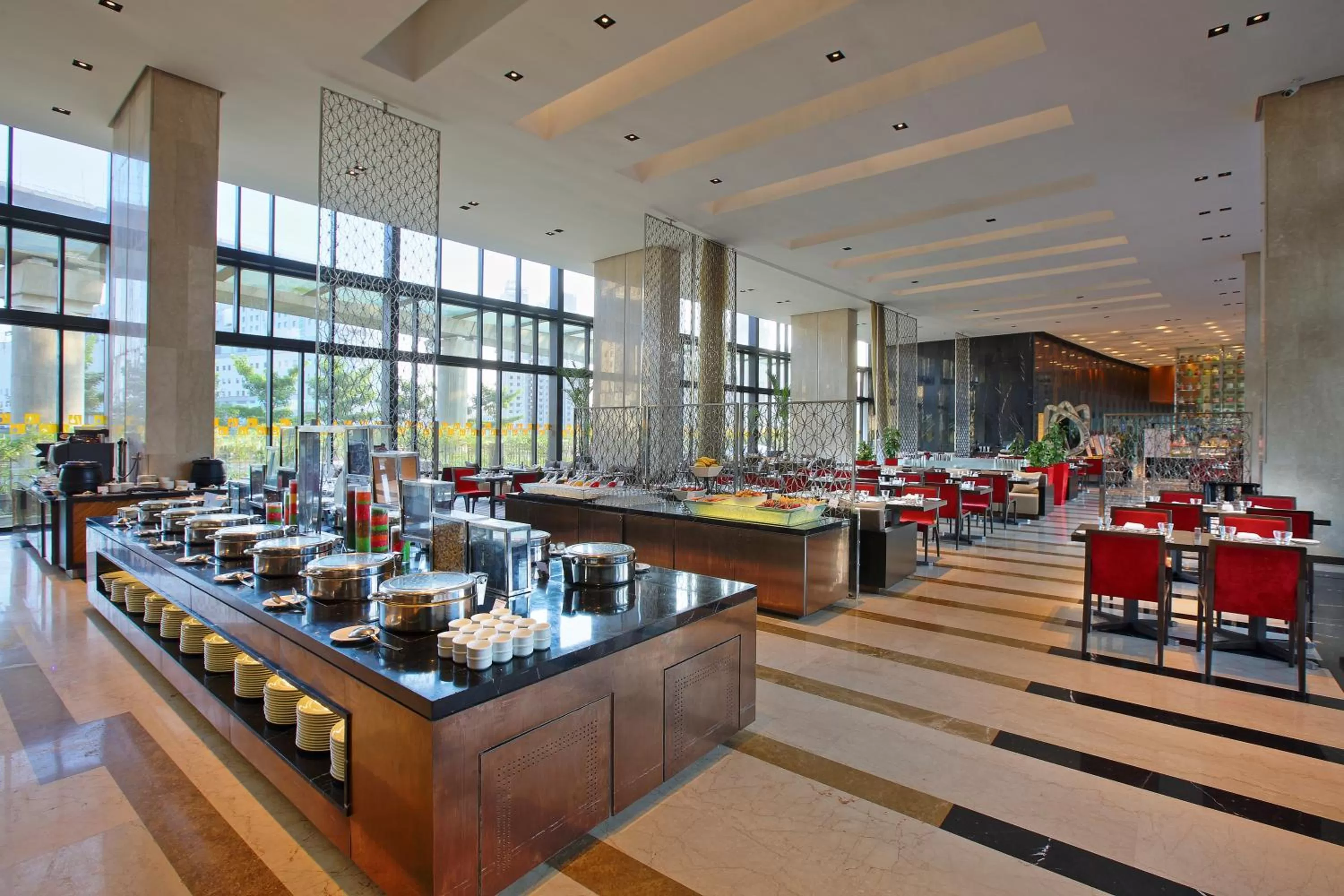 Restaurant/places to eat in Novotel Kolkata Hotel and Residences