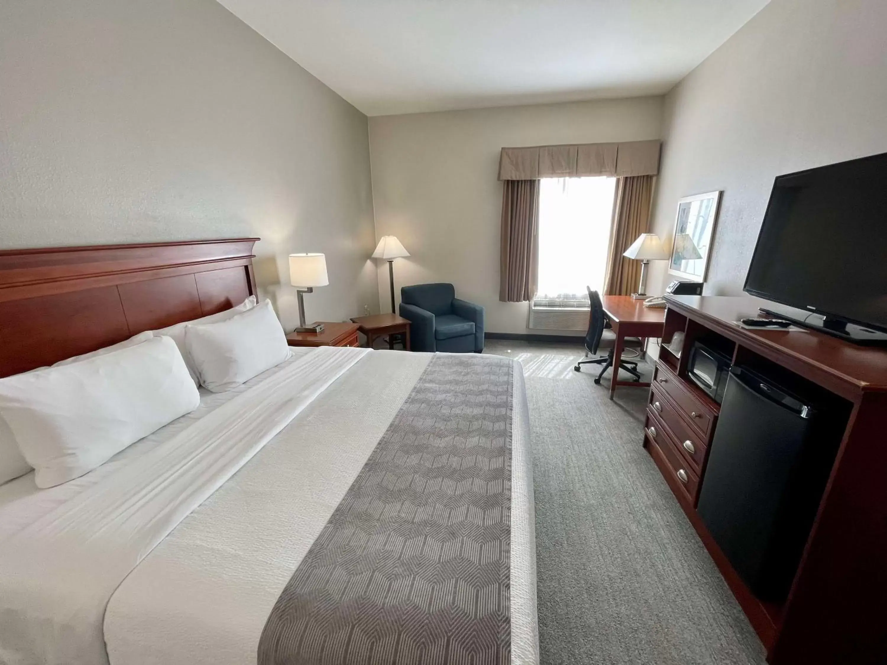 Bedroom, Bed in Best Western Plus Executive Hotel & Suites