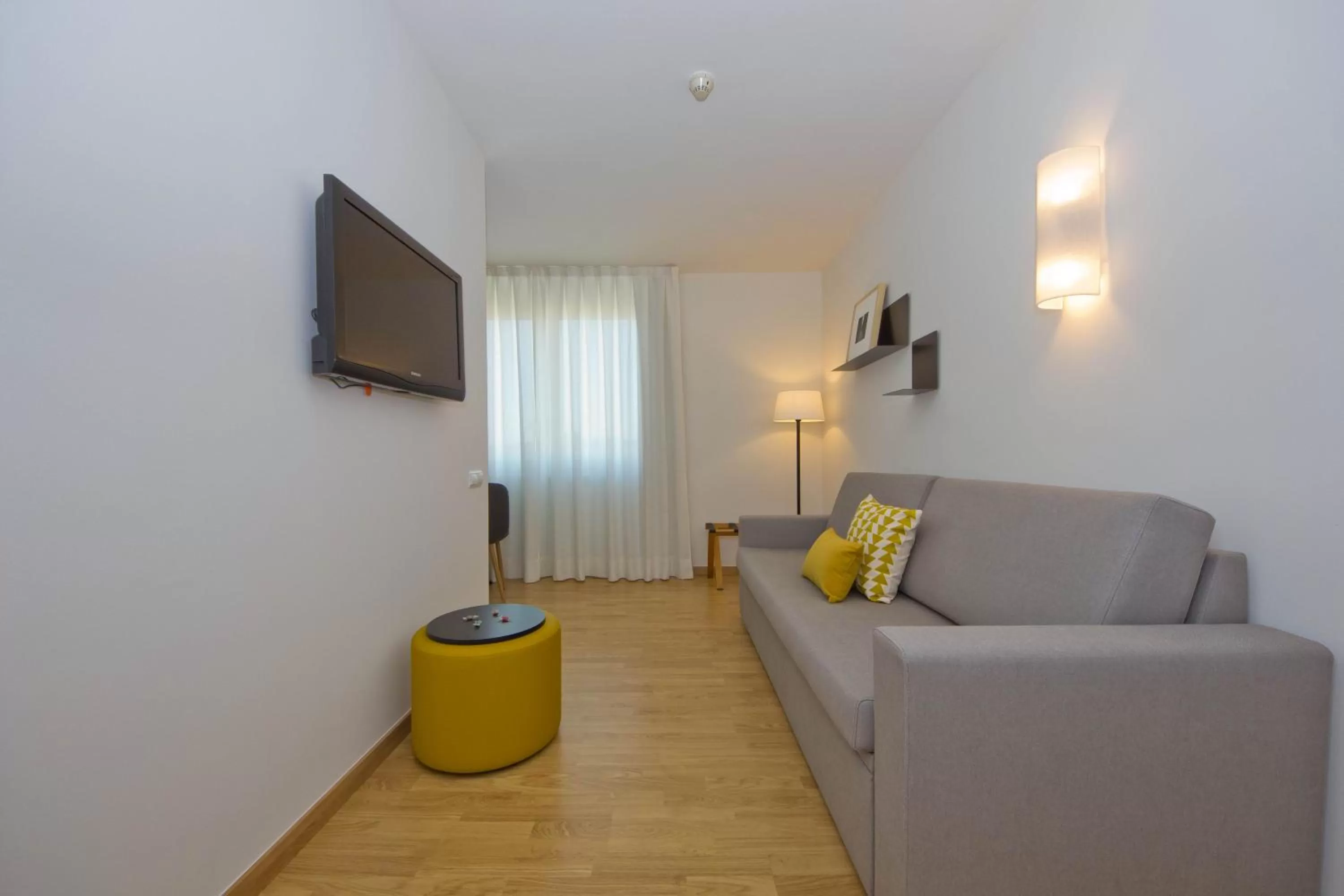 Communal lounge/ TV room in Aparthotel Atenea Valles