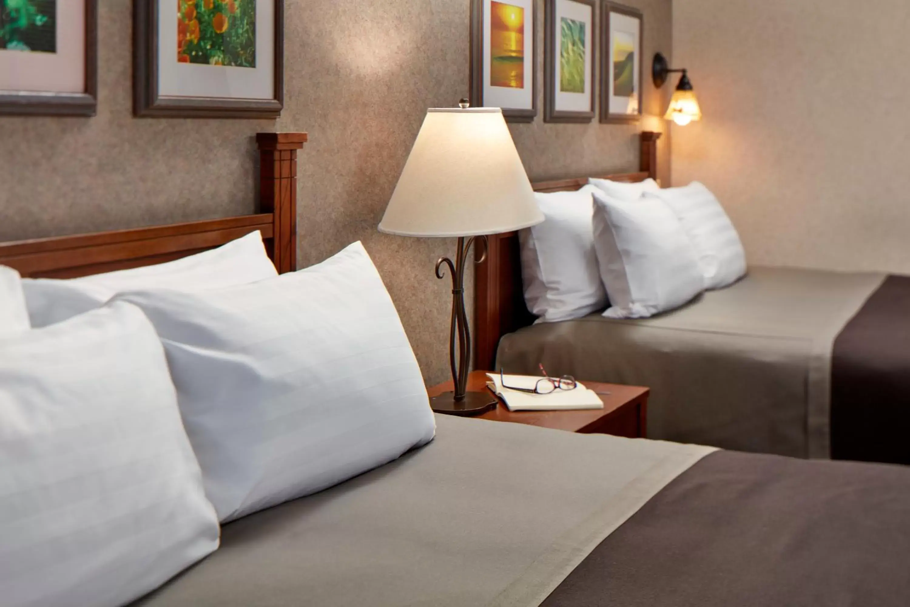 Bedroom, Bed in Cavalier Oceanfront Resort