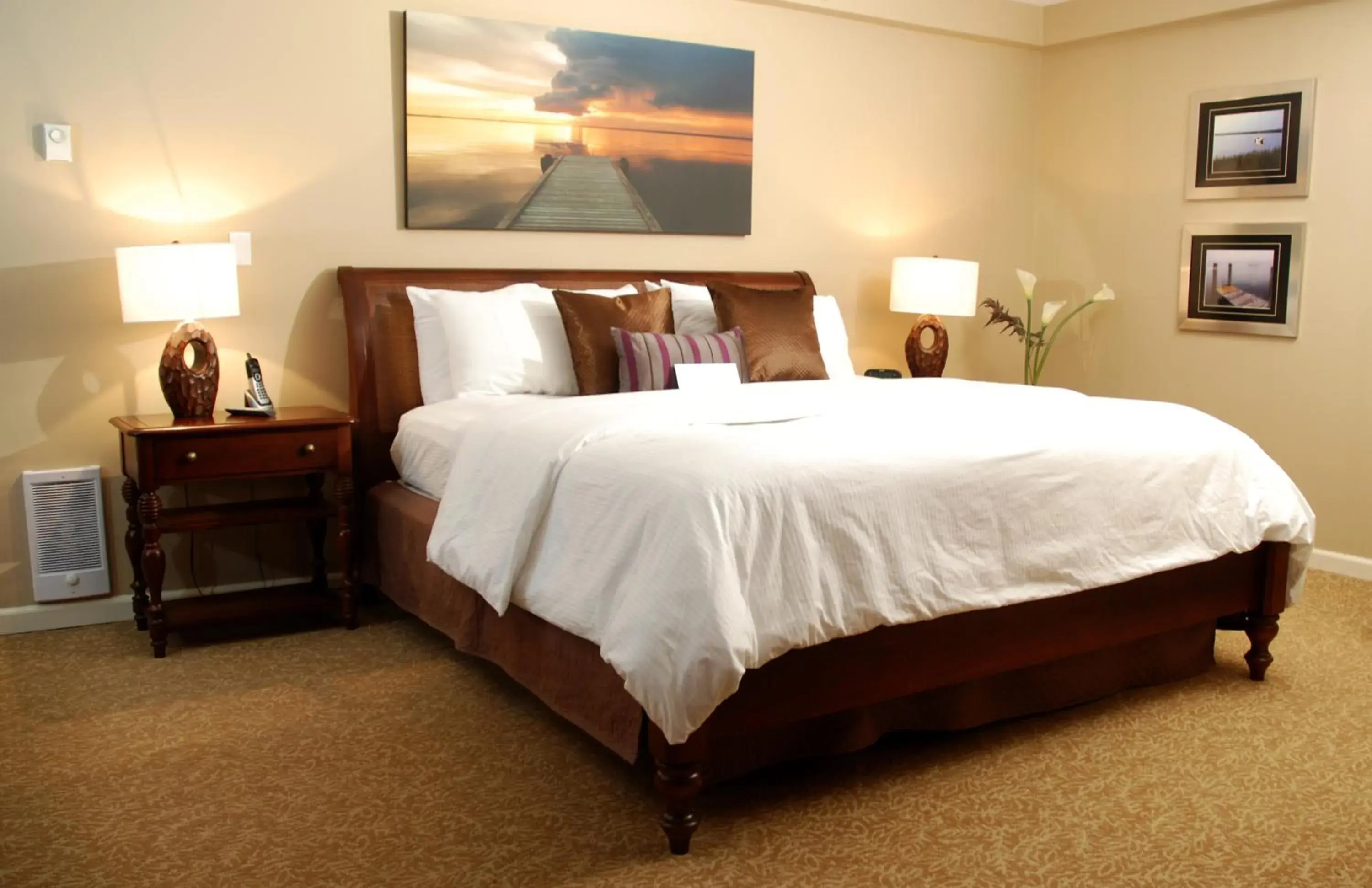 Bed in Rosellen Suites At Stanley Park