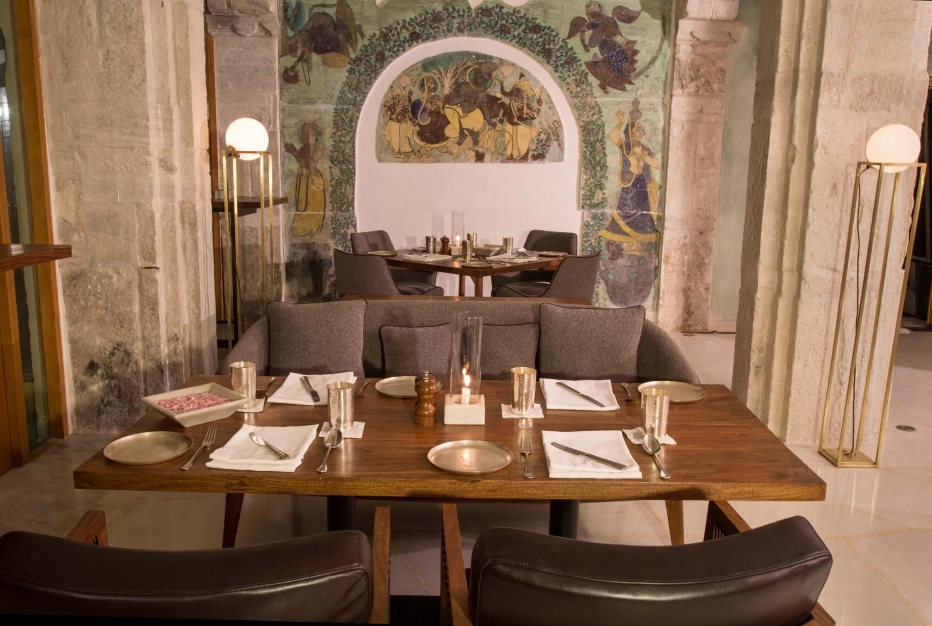 Restaurant/places to eat in RAAS Devigarh