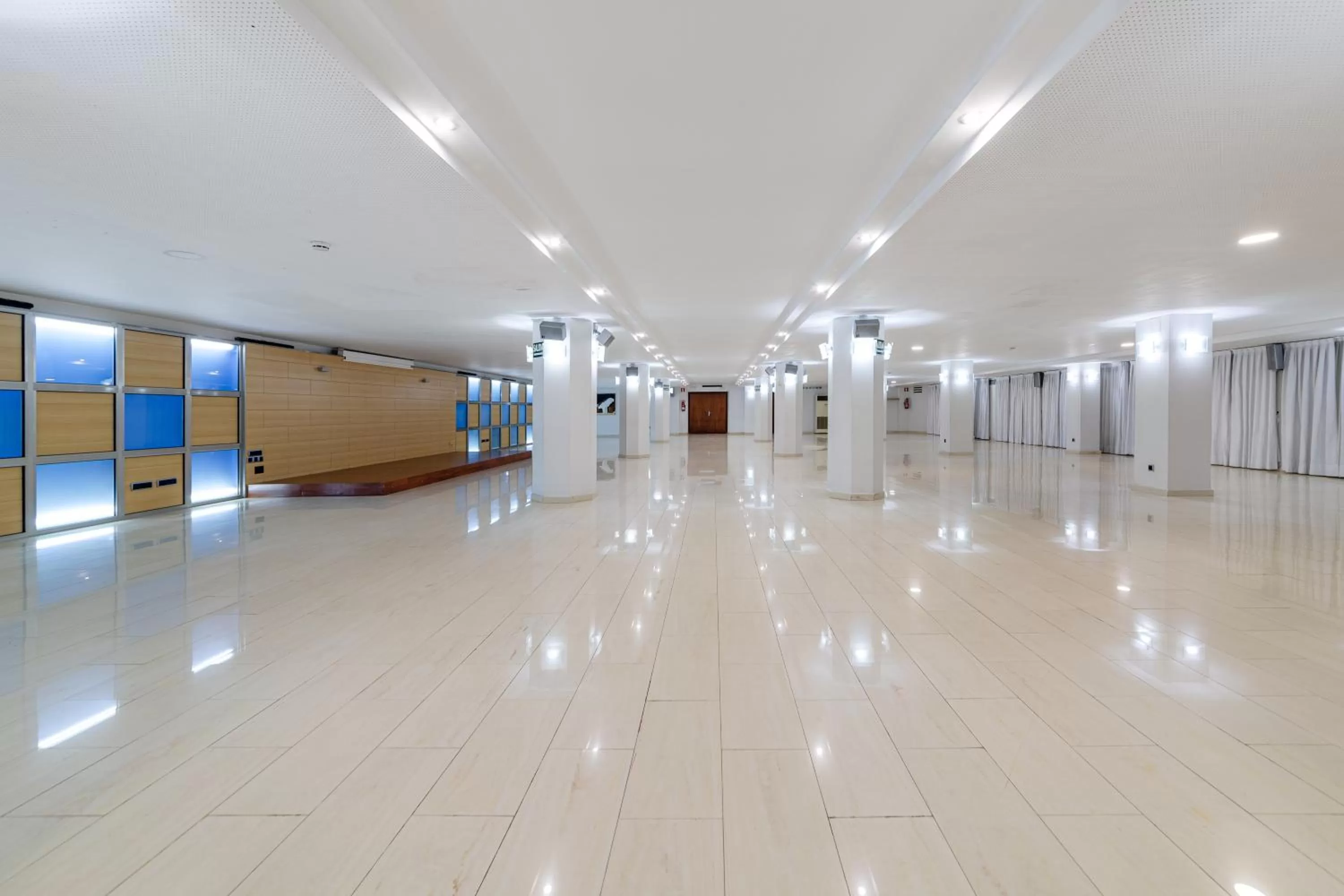 Lounge or bar in Daniya Denia Spa & Business 4*