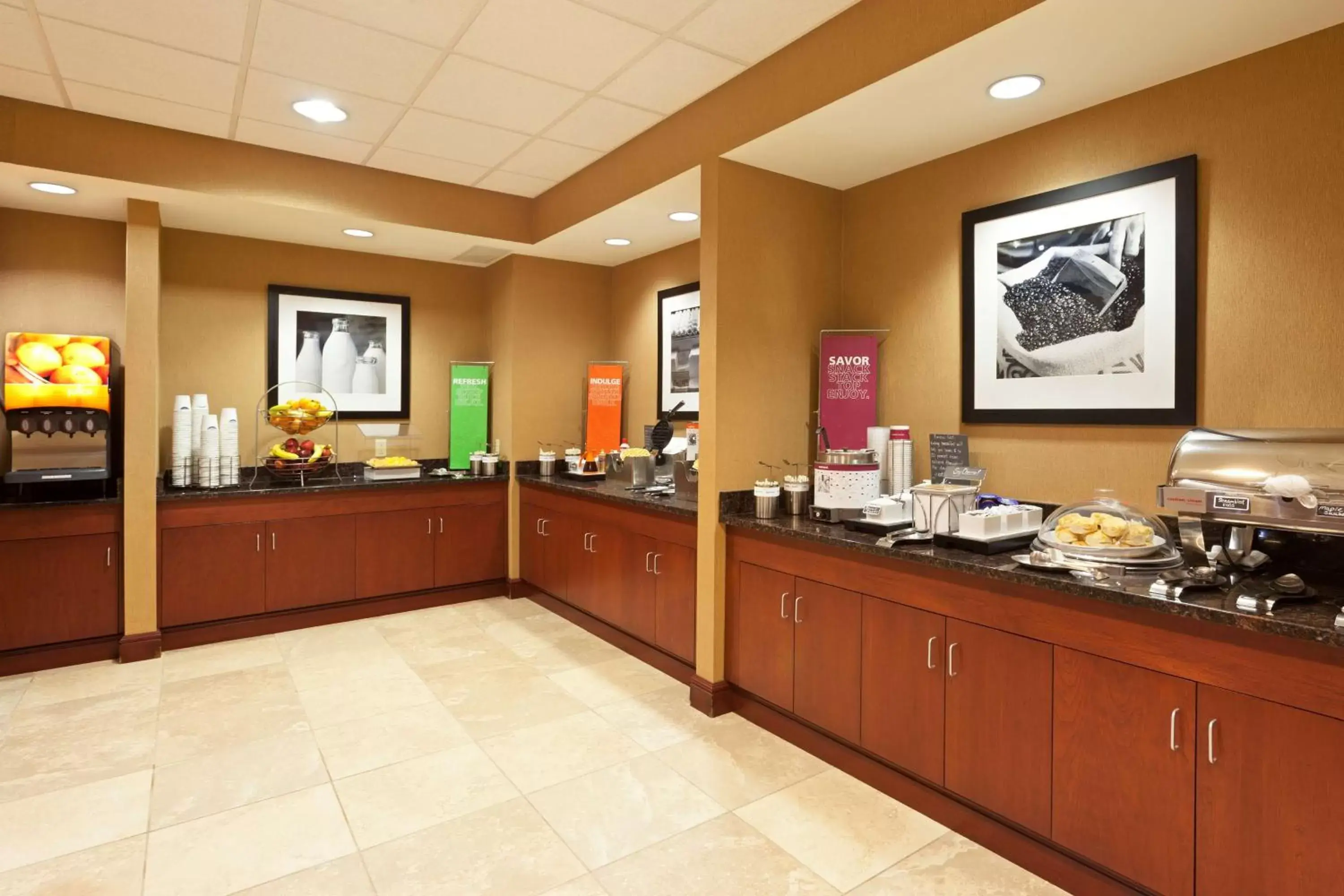 Dining area, Restaurant/Places to Eat in Hampton Inn & Suites Grove City
