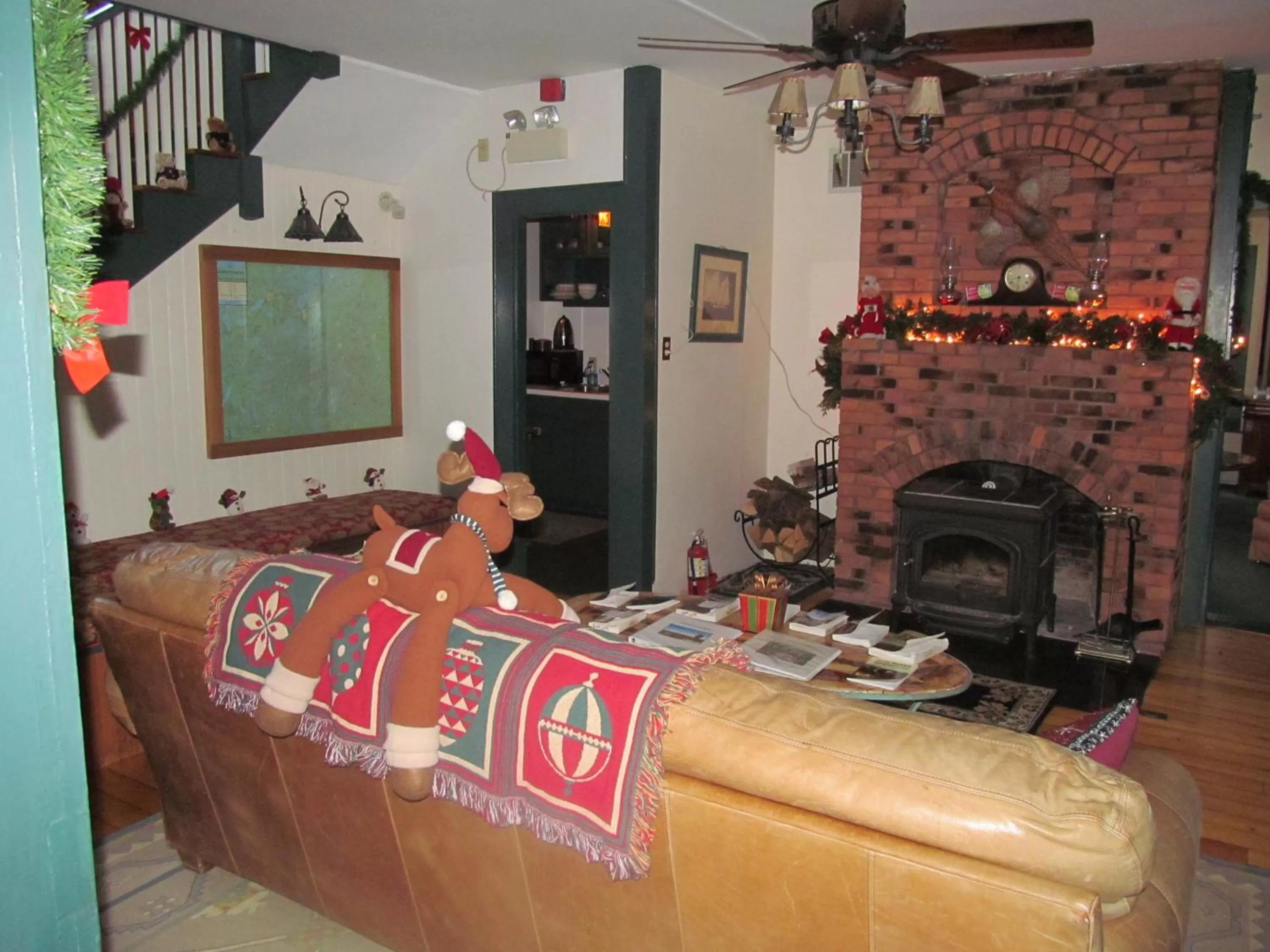 Lobby or reception, Bed in Trails End Inn