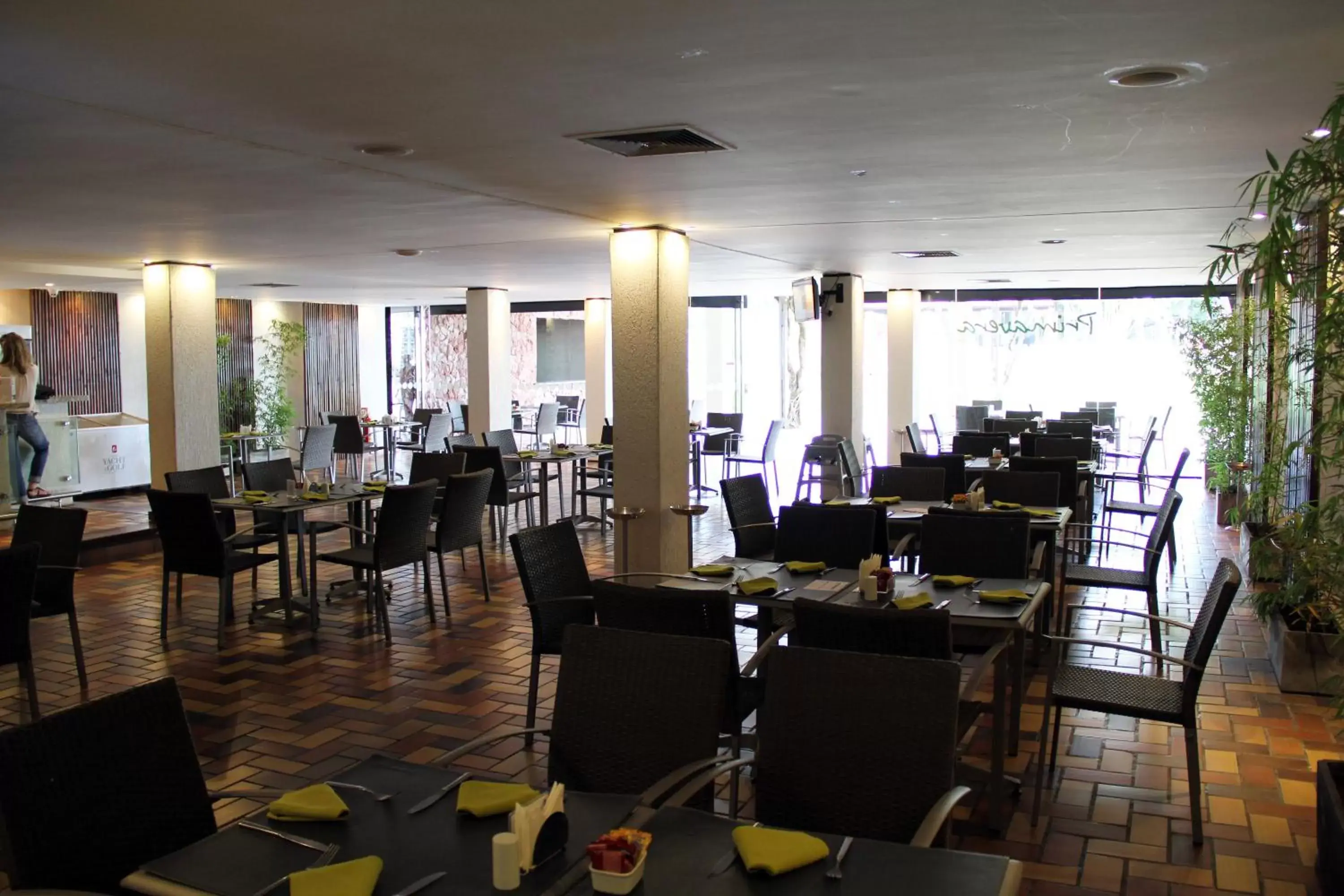 Restaurant/Places to Eat in Resort Yacht Y Golf Club Paraguayo