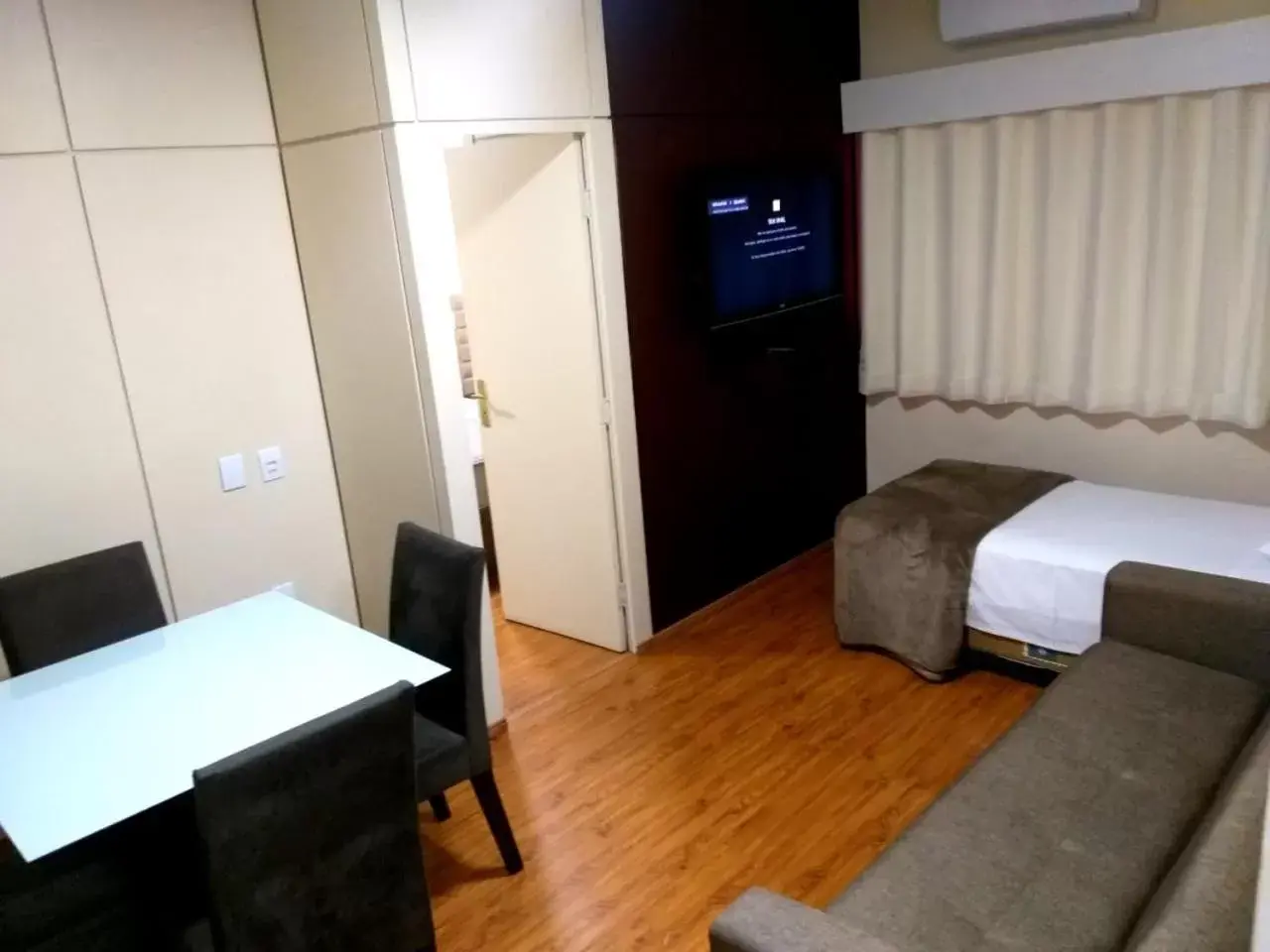 TV and multimedia, TV/Entertainment Center in Hotel Marbor