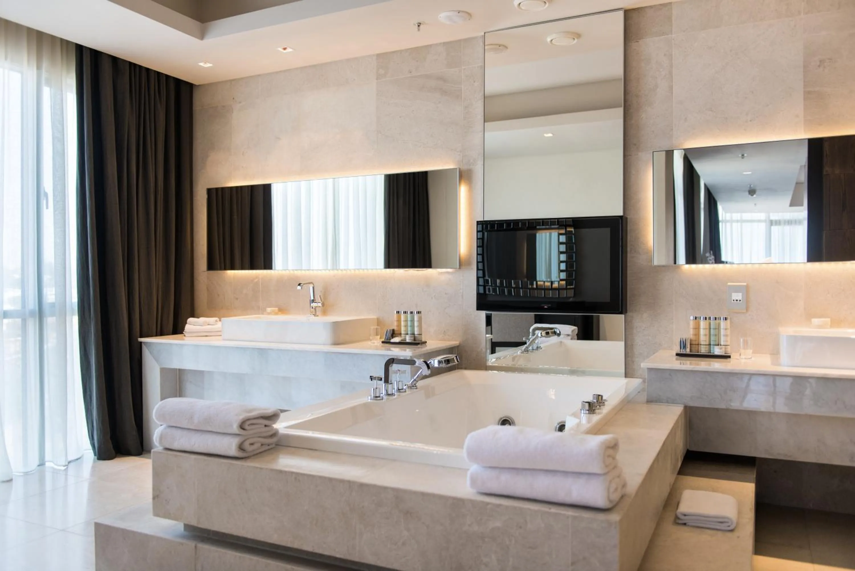 Toilet in Radisson Blu Hotel & Residence Maputo