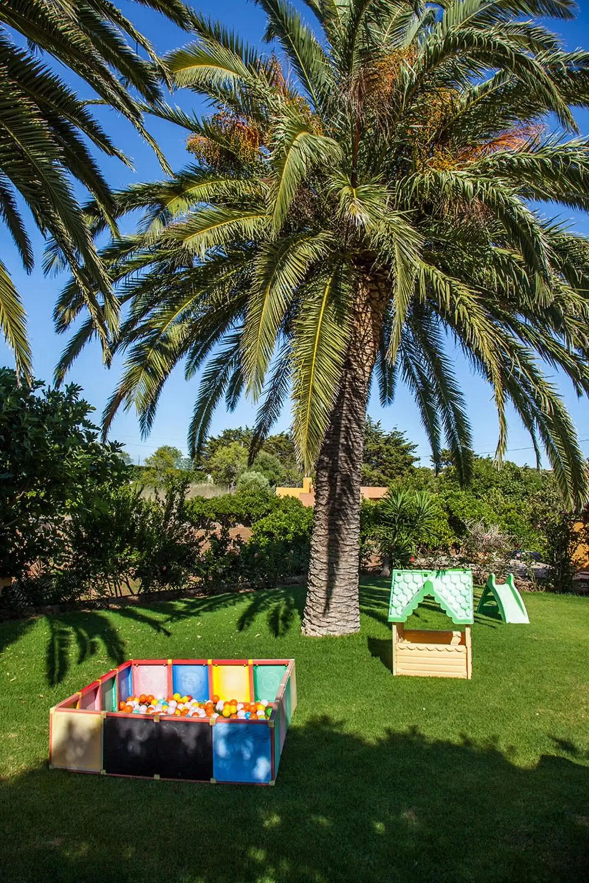 Children play ground, Garden in Montinho De Ouro