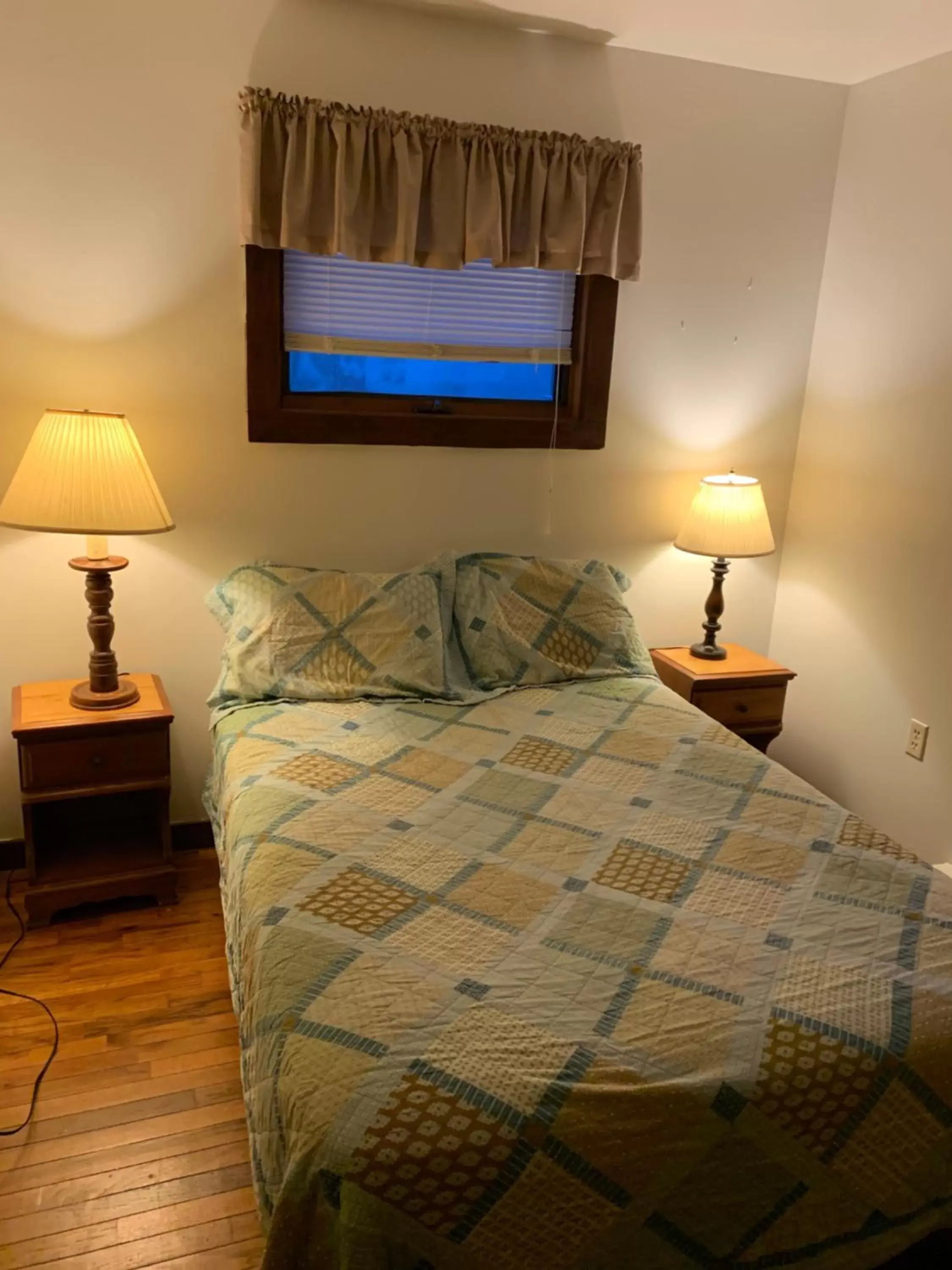 Bedroom, Bed in Echo Valley Cottages