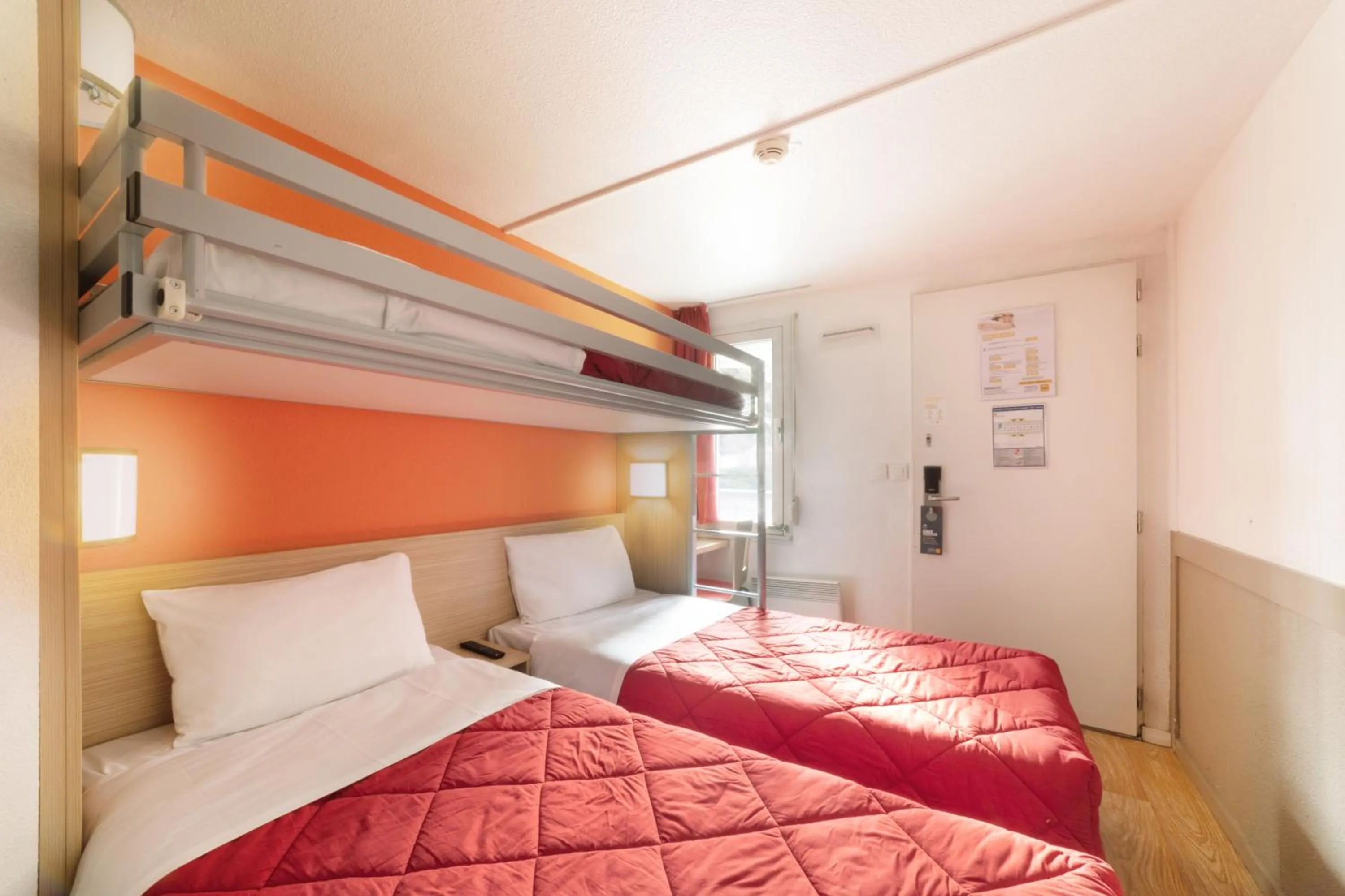 Photo of the whole room, Bed in Premiere Classe Meaux Nanteuil Les Meaux