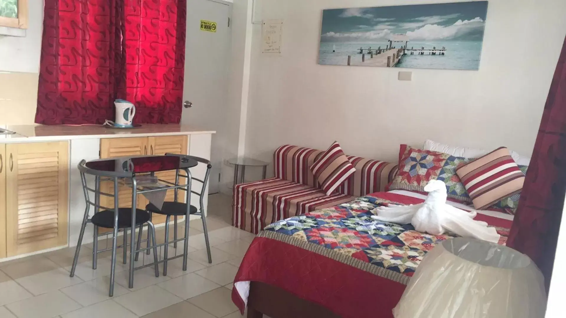 Deluxe Double Room with Balcony in Ashley and Bill's Suites 'N Garden Hotel and Vacation Homes Deluxe Double Room with Balcony in Ashley and Bill's Suites 'N Garden Hotel and Vacation Homes