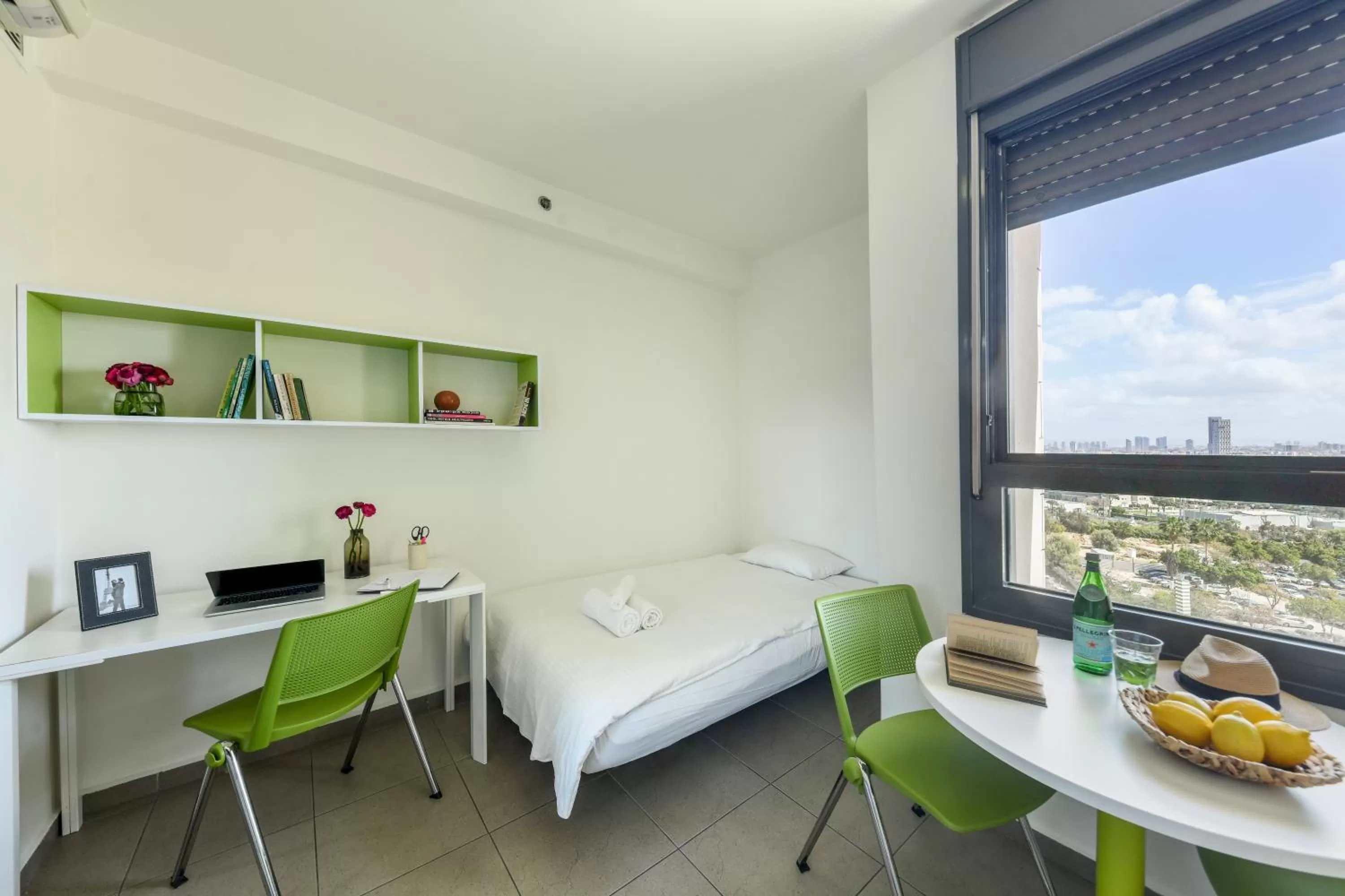 Bed in דירות גני תערוכה - TLV university apartments near Expo by Sea N' Rent