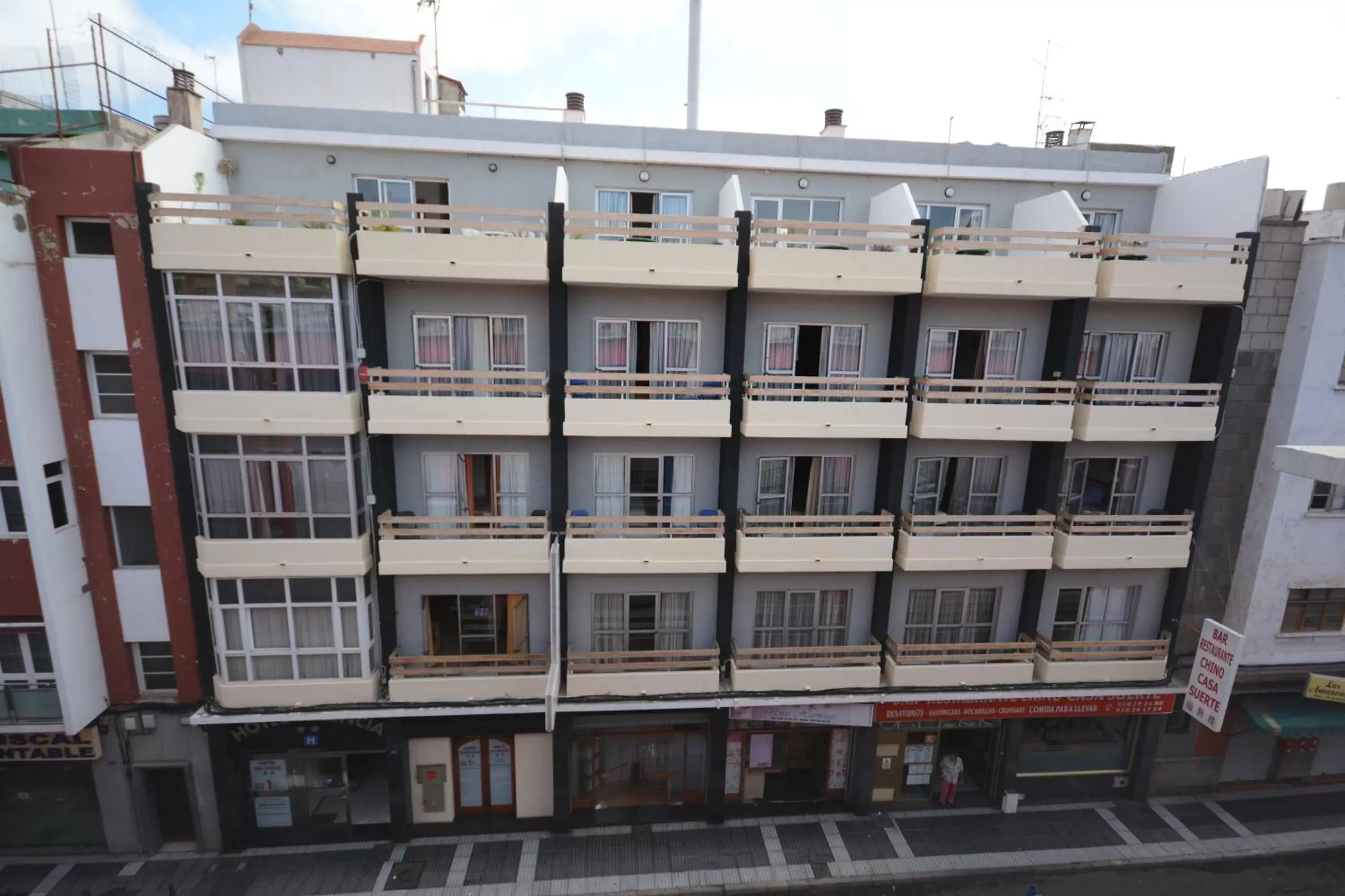 Facade/entrance, Property Building in Hotel Valencia