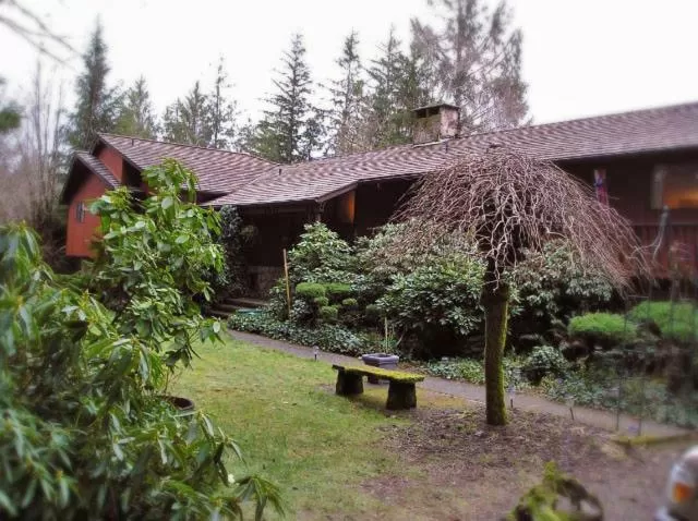 Property building in Misty Valley Inn