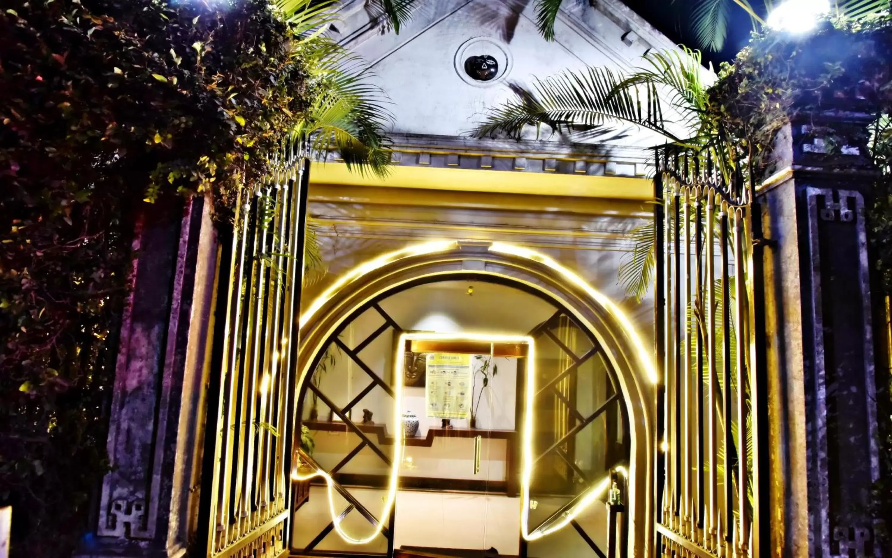 Facade/entrance in Sood's Himalayan Vista Facade/entrance in Sood's Himalayan Vista