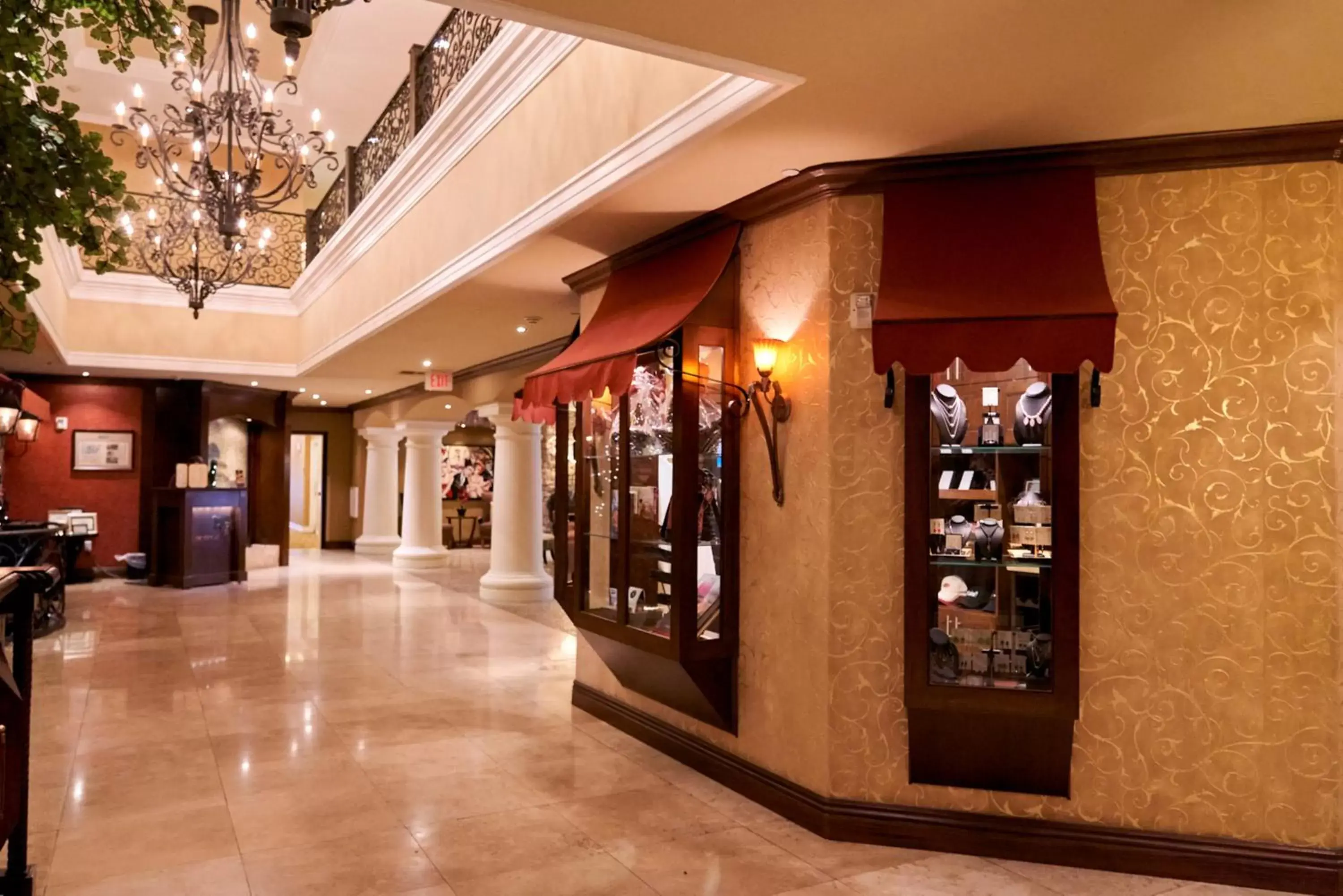 On-site shops in La Bellasera Hotel And Suites