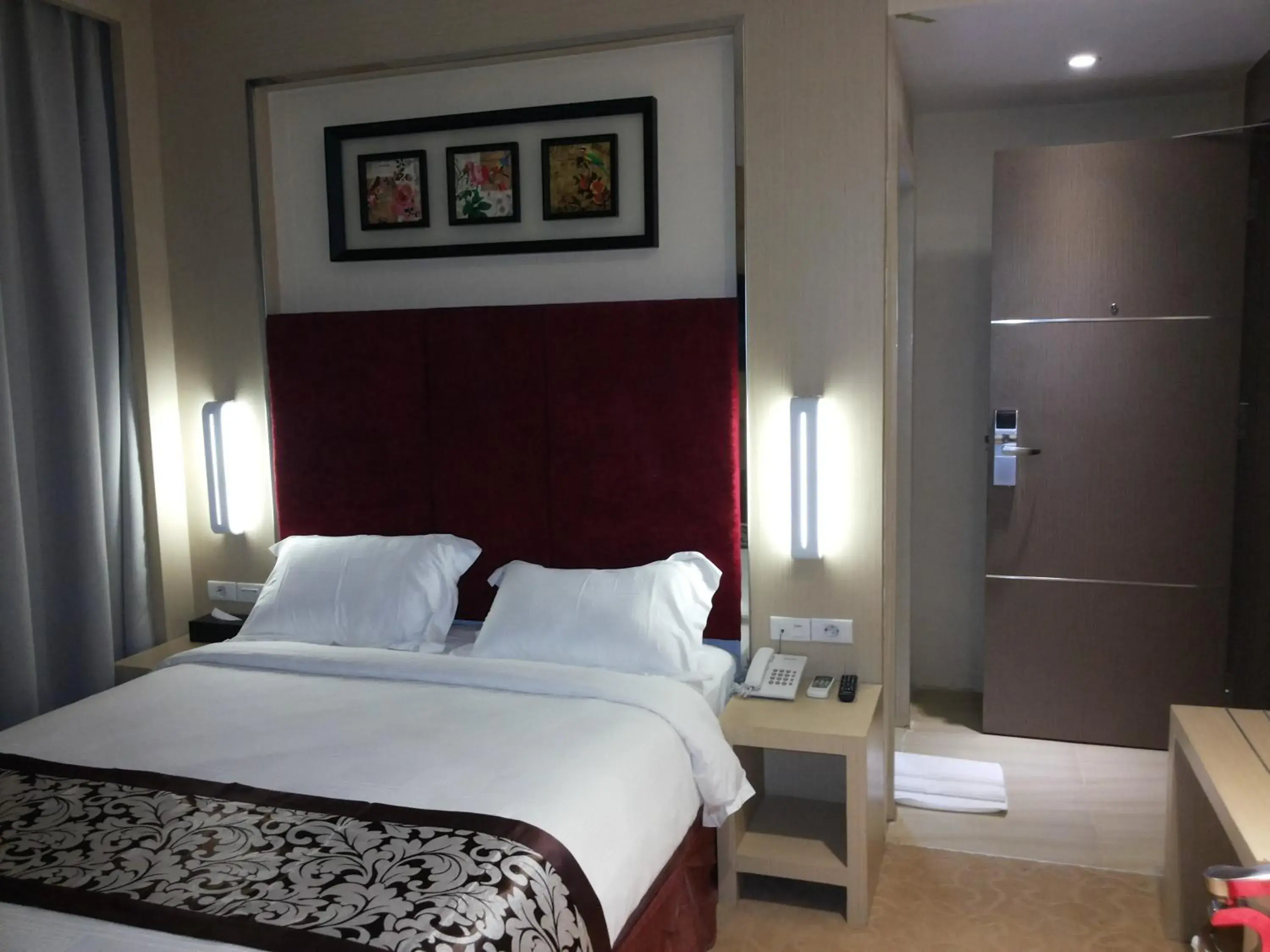 Photo of the whole room, Bed in Batam City Hotel