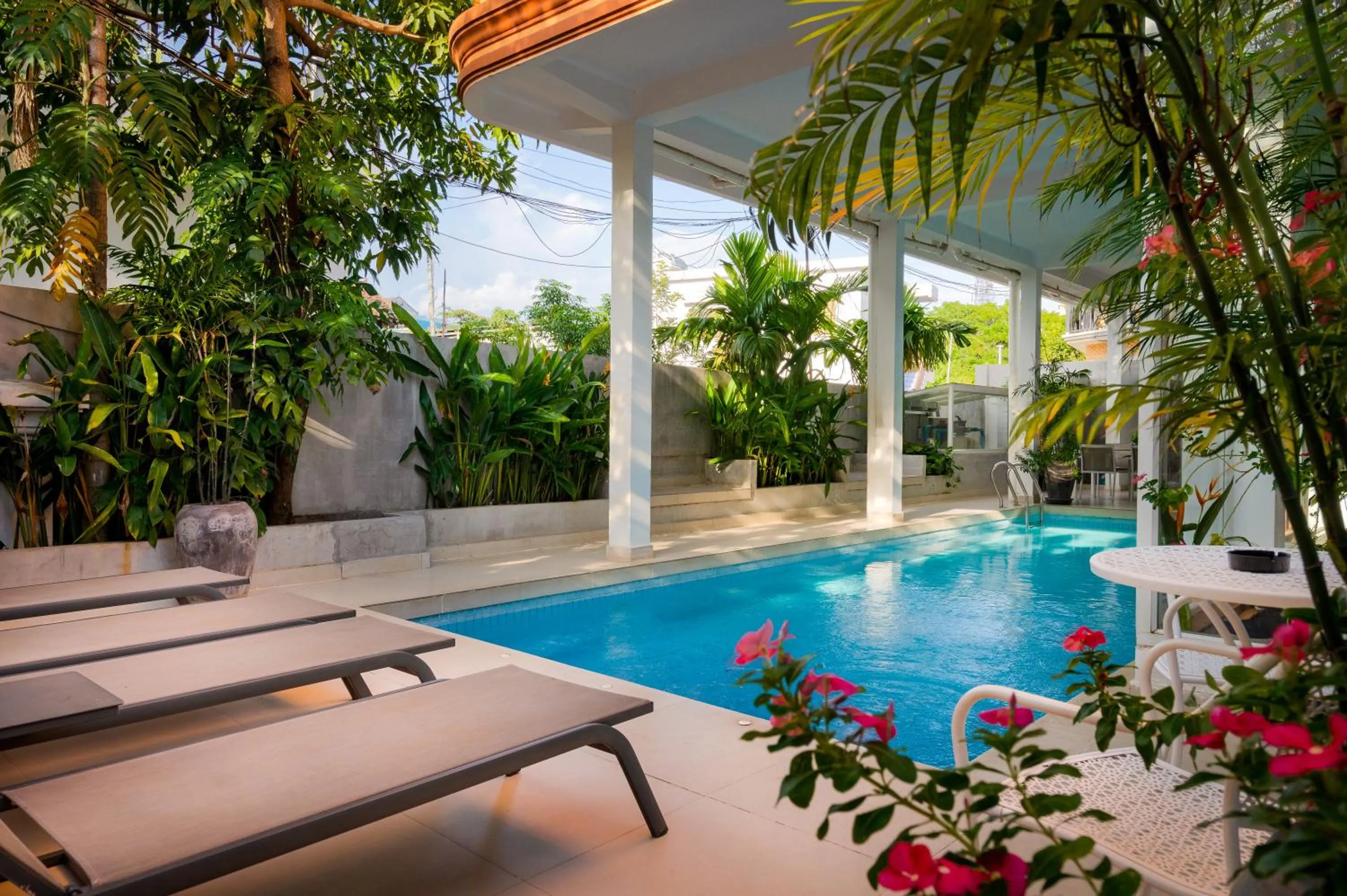 Swimming pool in Onederz Siem Reap