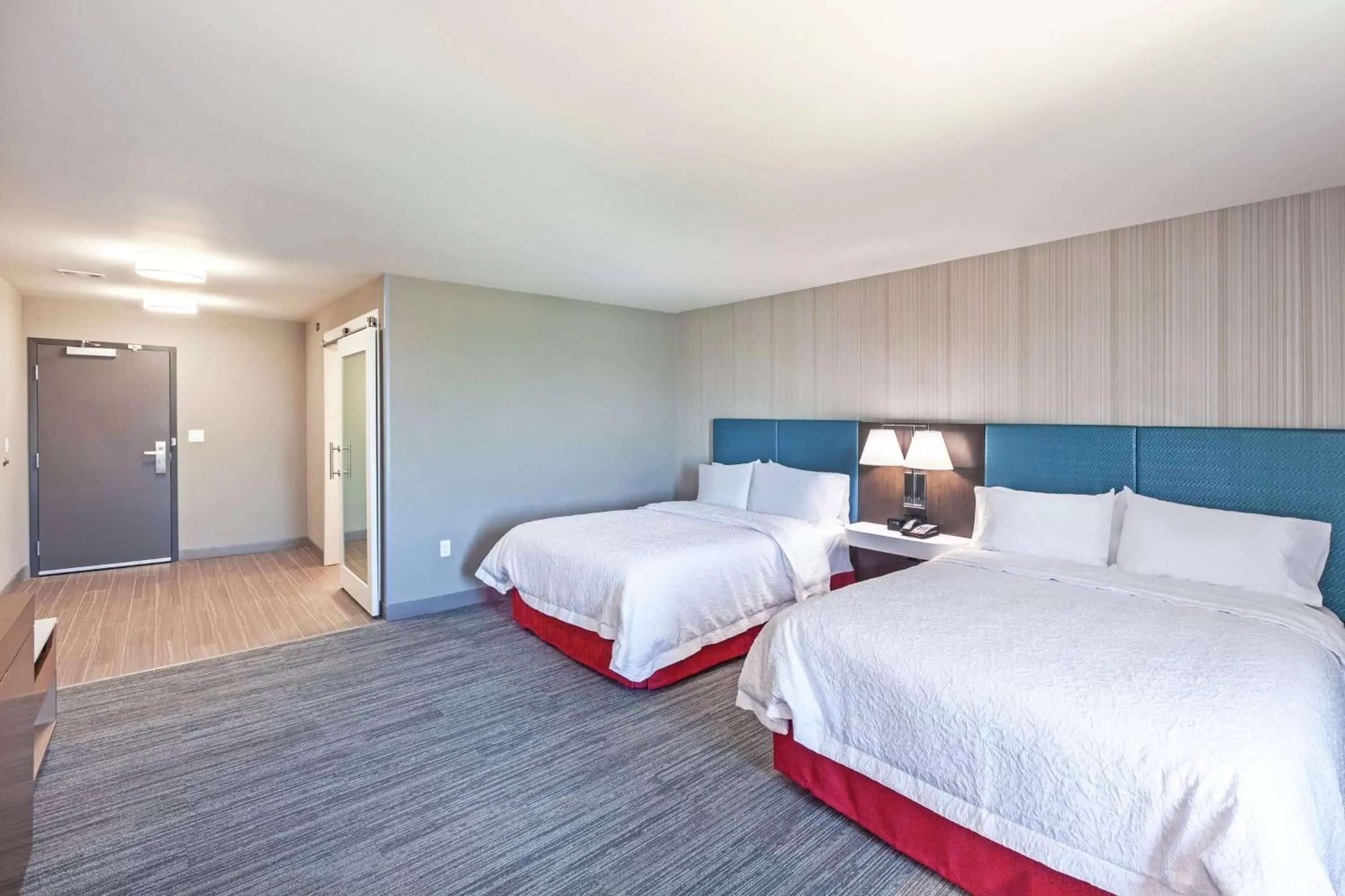 Photo of the whole room, Bed in Hampton Inn Gardner Photo of the whole room, Bed in Hampton Inn Gardner