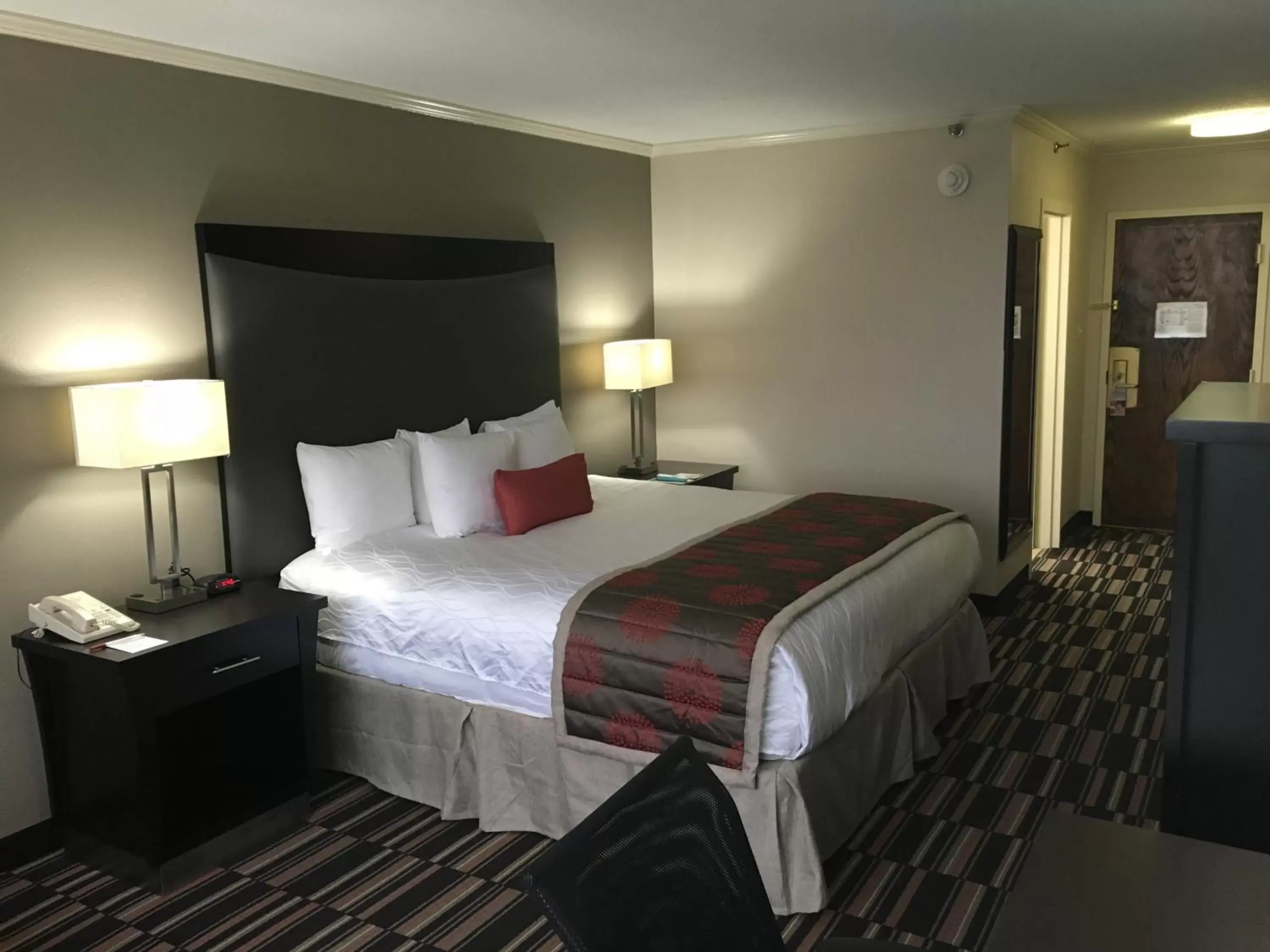 Bed in Ramada Plaza by Wyndham Charlotte South End Airport
