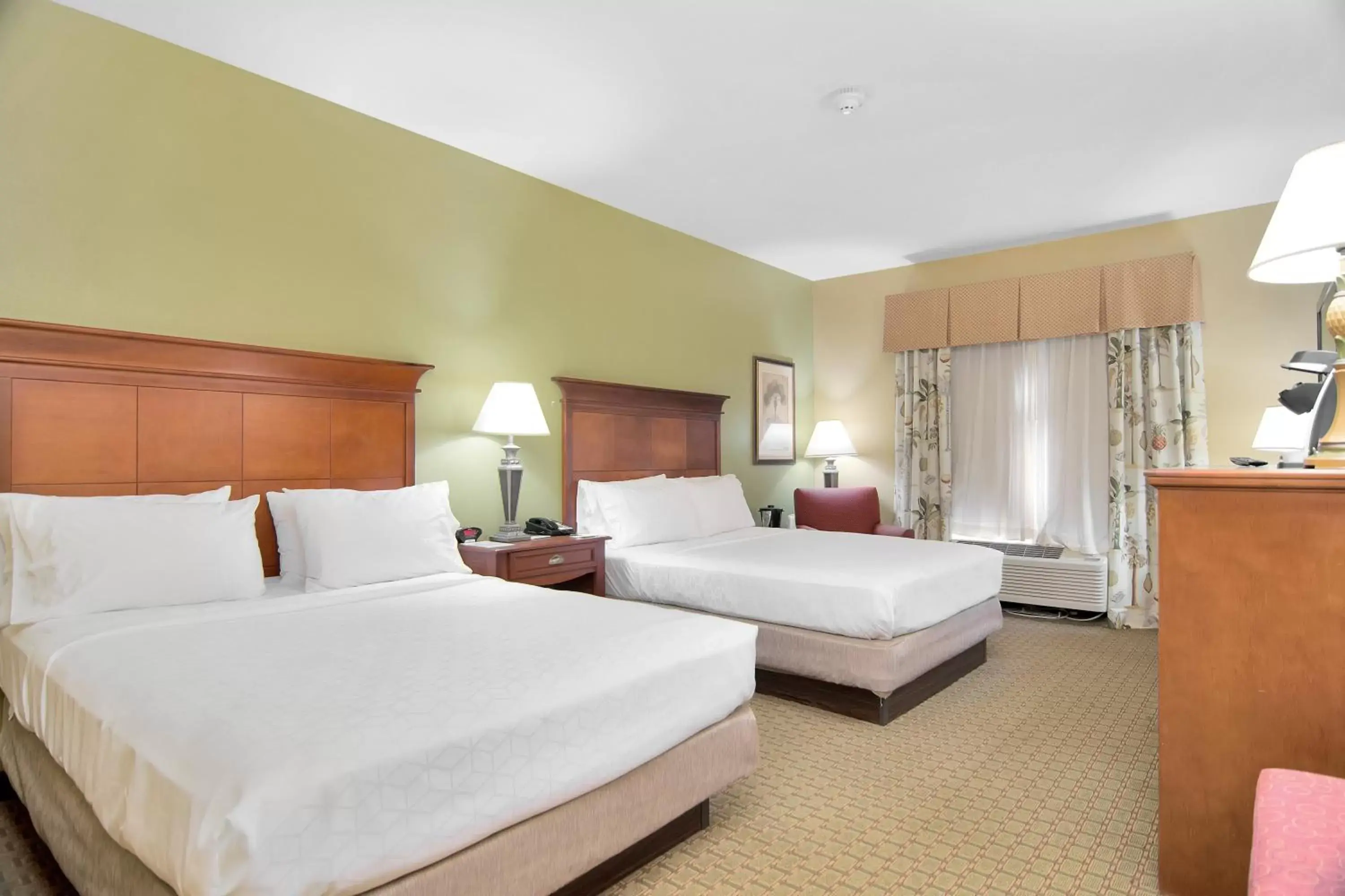 Photo of the whole room, Bed in Holiday Inn Express Hotel & Suites DFW West - Hurst, an IHG Hotel