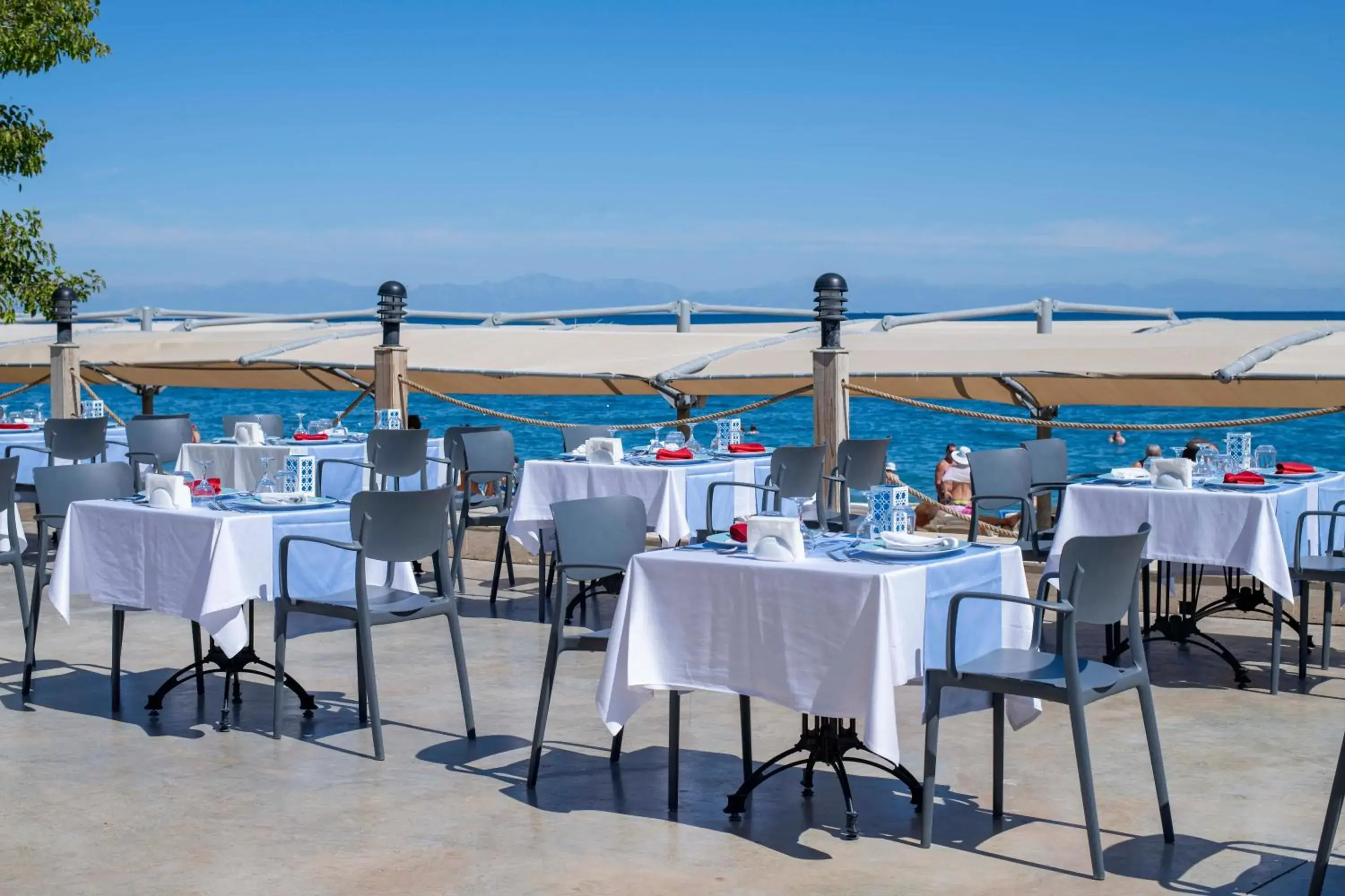 Restaurant/Places to Eat in Armas Gul Beach