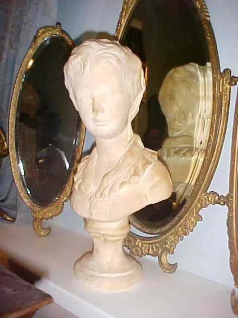 Decorative detail in Shadowlawn Bed and Breakfast