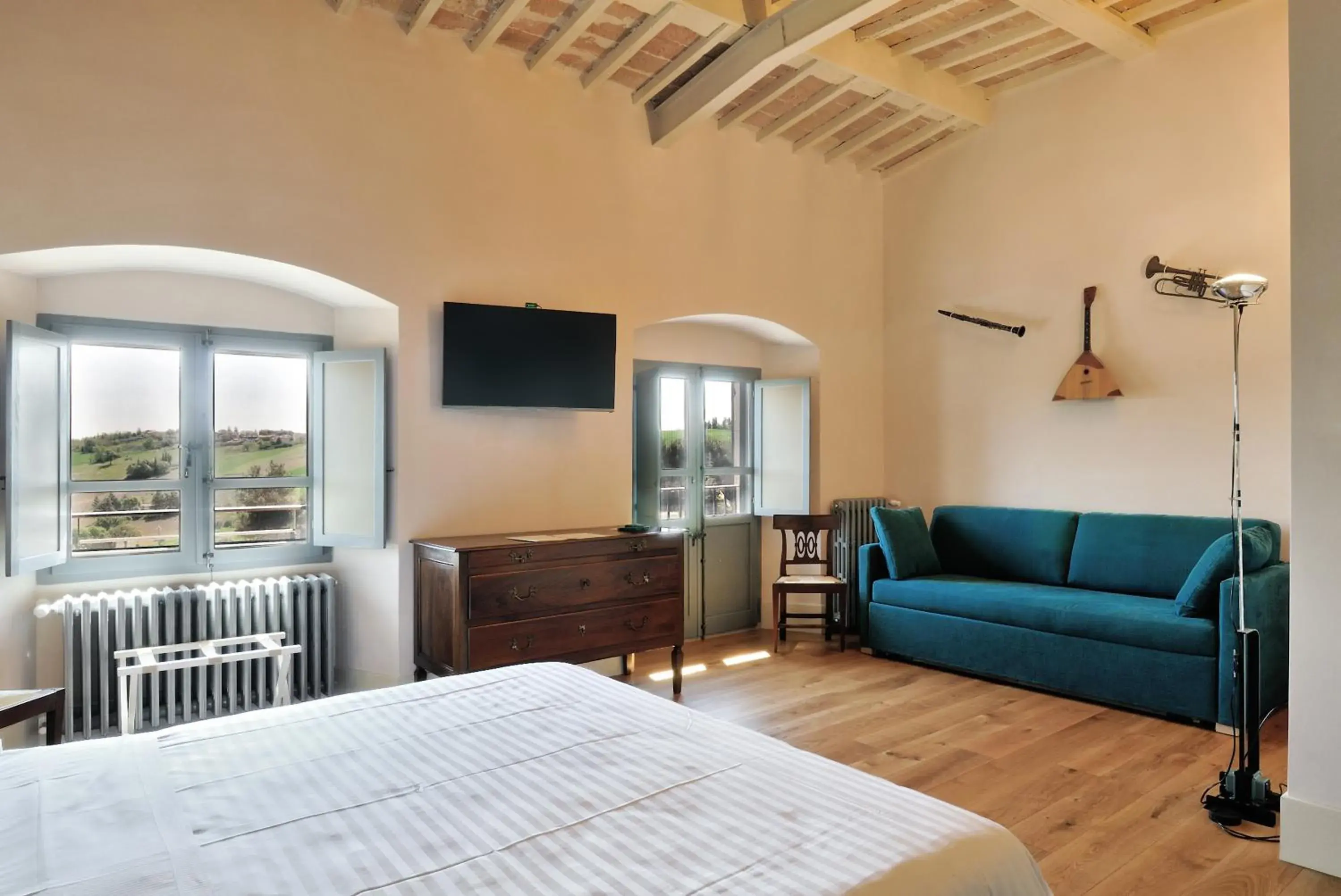 Bed, TV/Entertainment Center in Castello Di Monterado