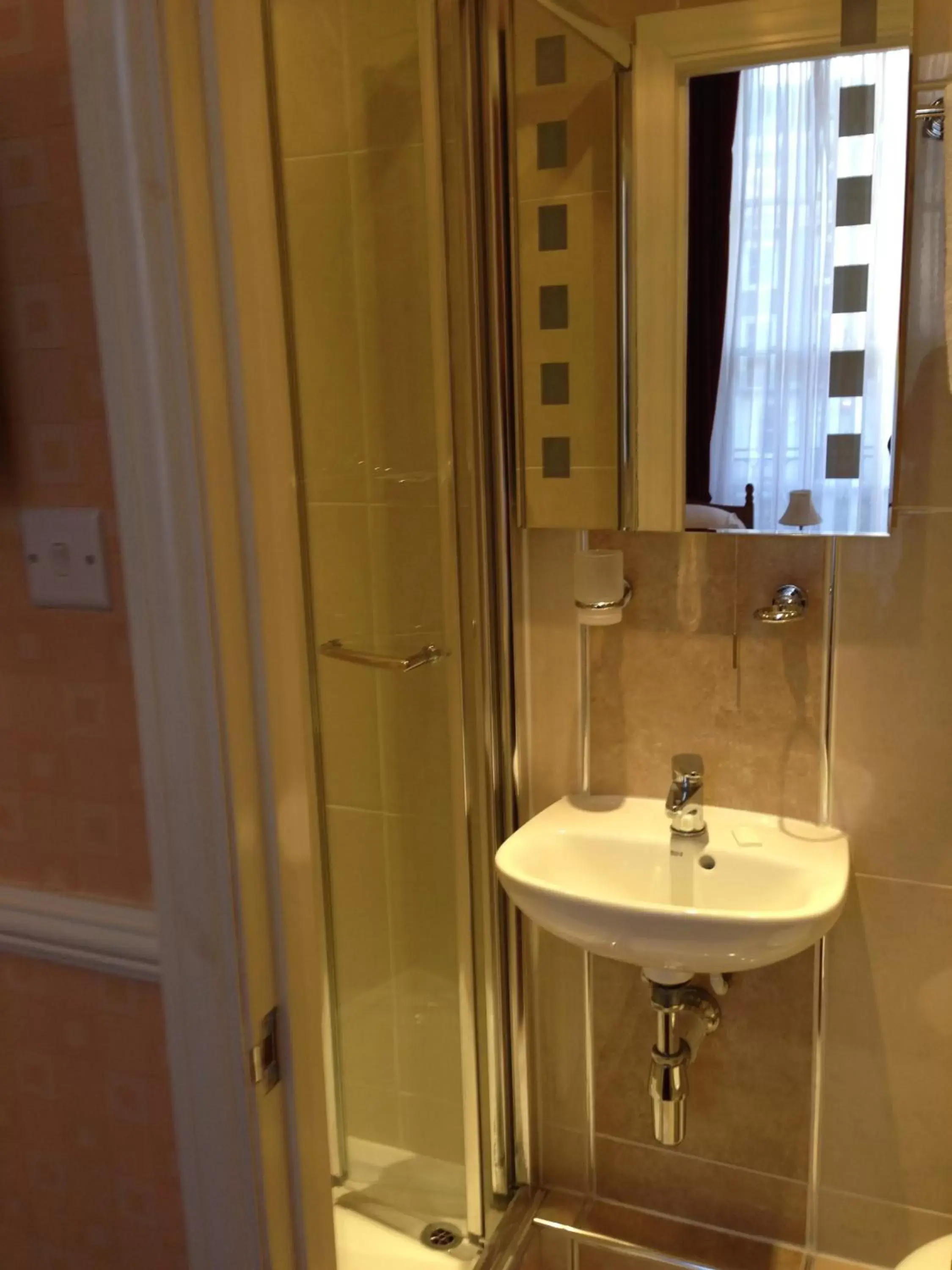 Bathroom in Balmoral House Hotel