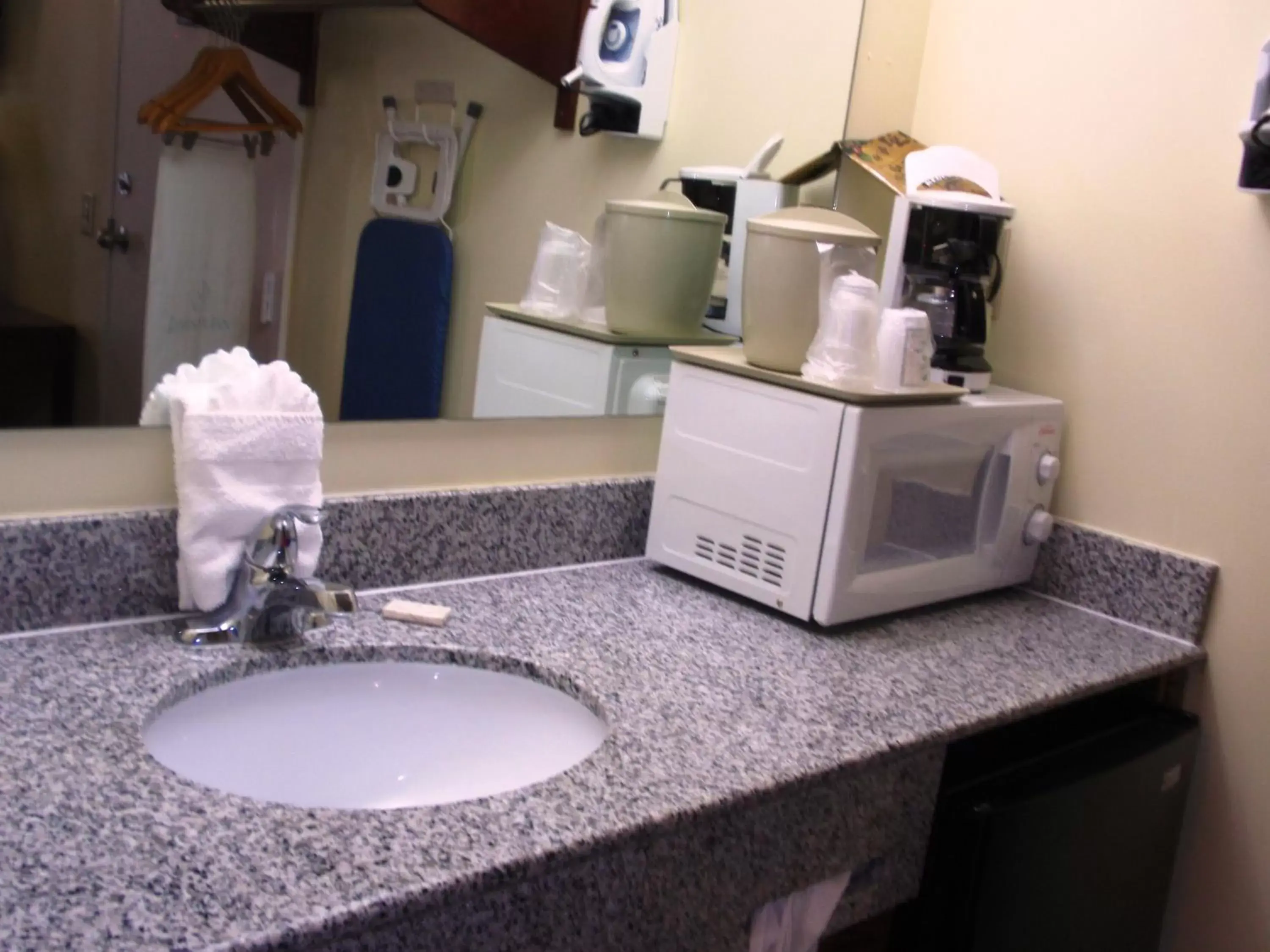 Bathroom in Jameson Inn - Perry