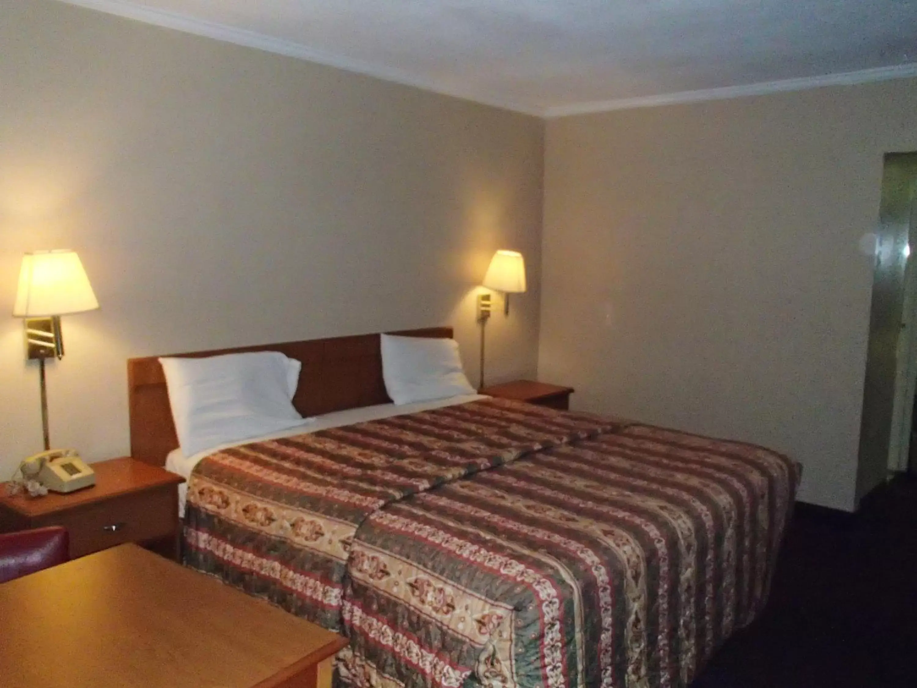 Bed in Sunrise Inn Lake Charles Bed in Sunrise Inn Lake Charles