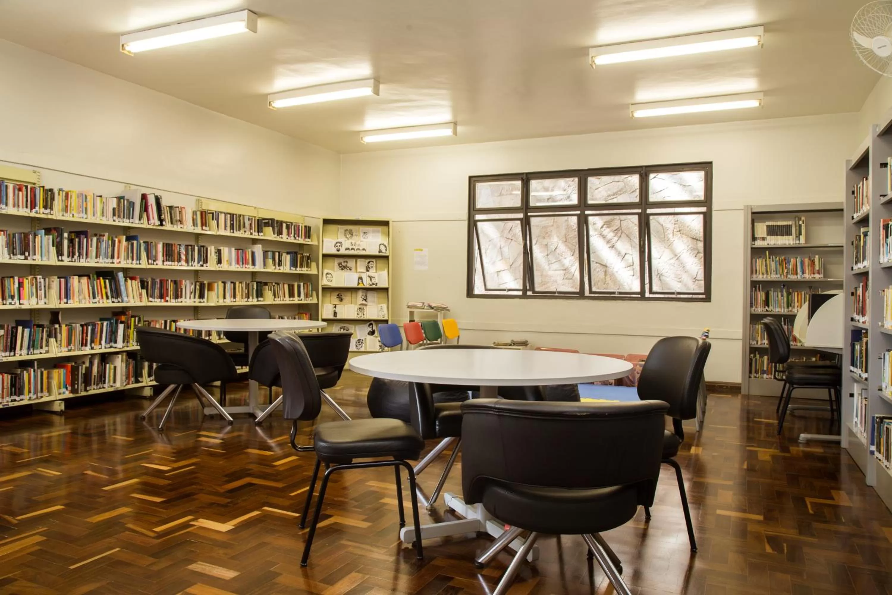 Library in SESC POÇOS DE CALDAS