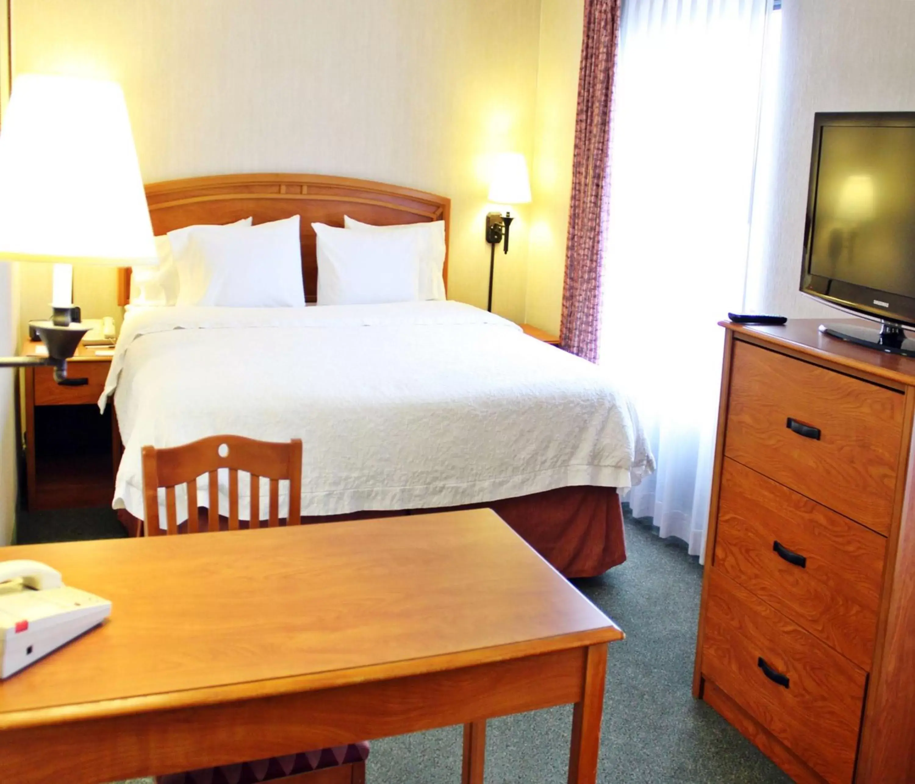 Bedroom, Bed in Hampton by Hilton Saltillo Zona Aeropuerto