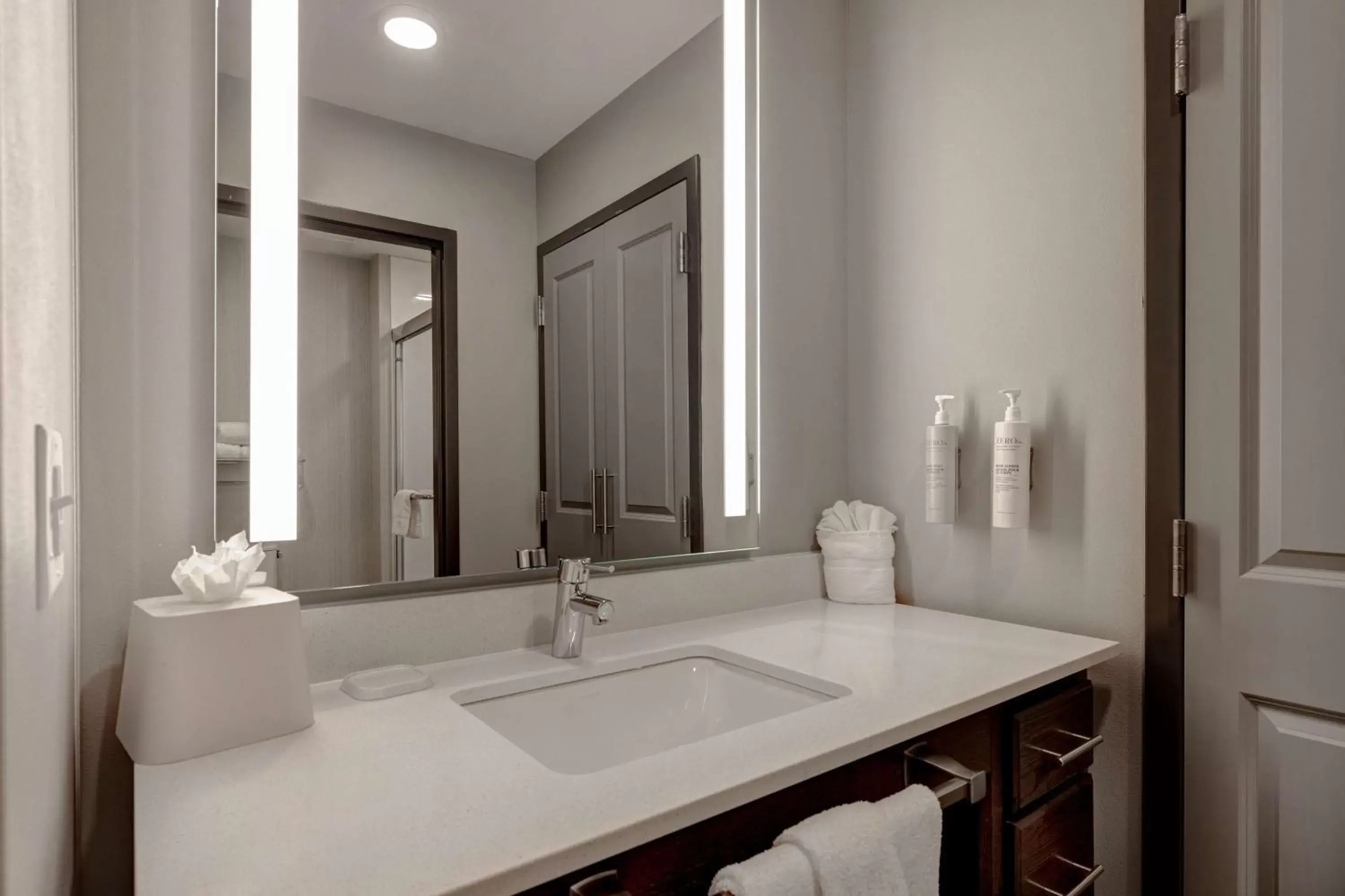 Bathroom in Homewood Suites By Hilton Oak Creek Milwaukee
