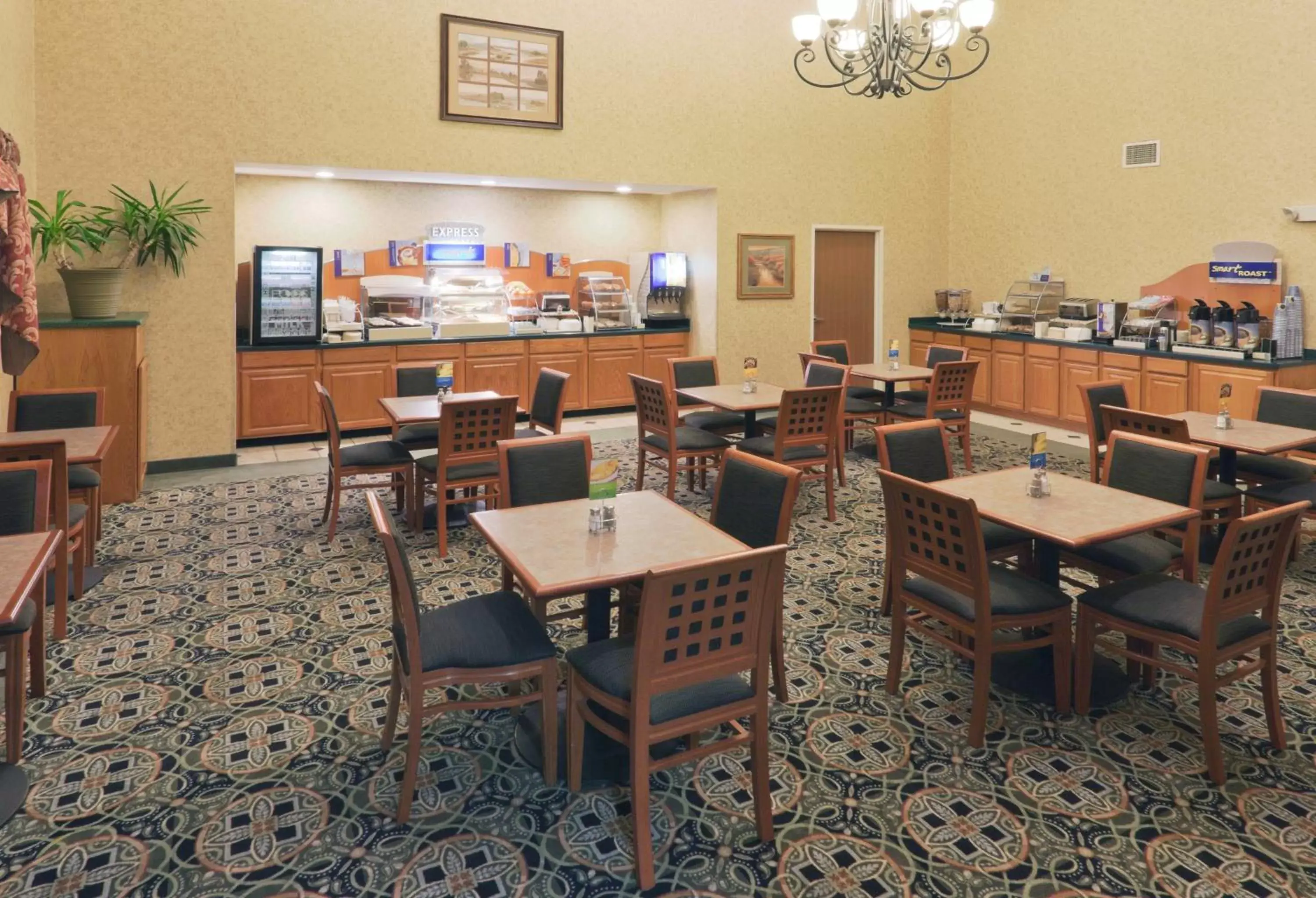 Breakfast, Restaurant/Places to Eat in Holiday Inn Express Hotel & Suites Pierre-Fort Pierre, an IHG Hotel