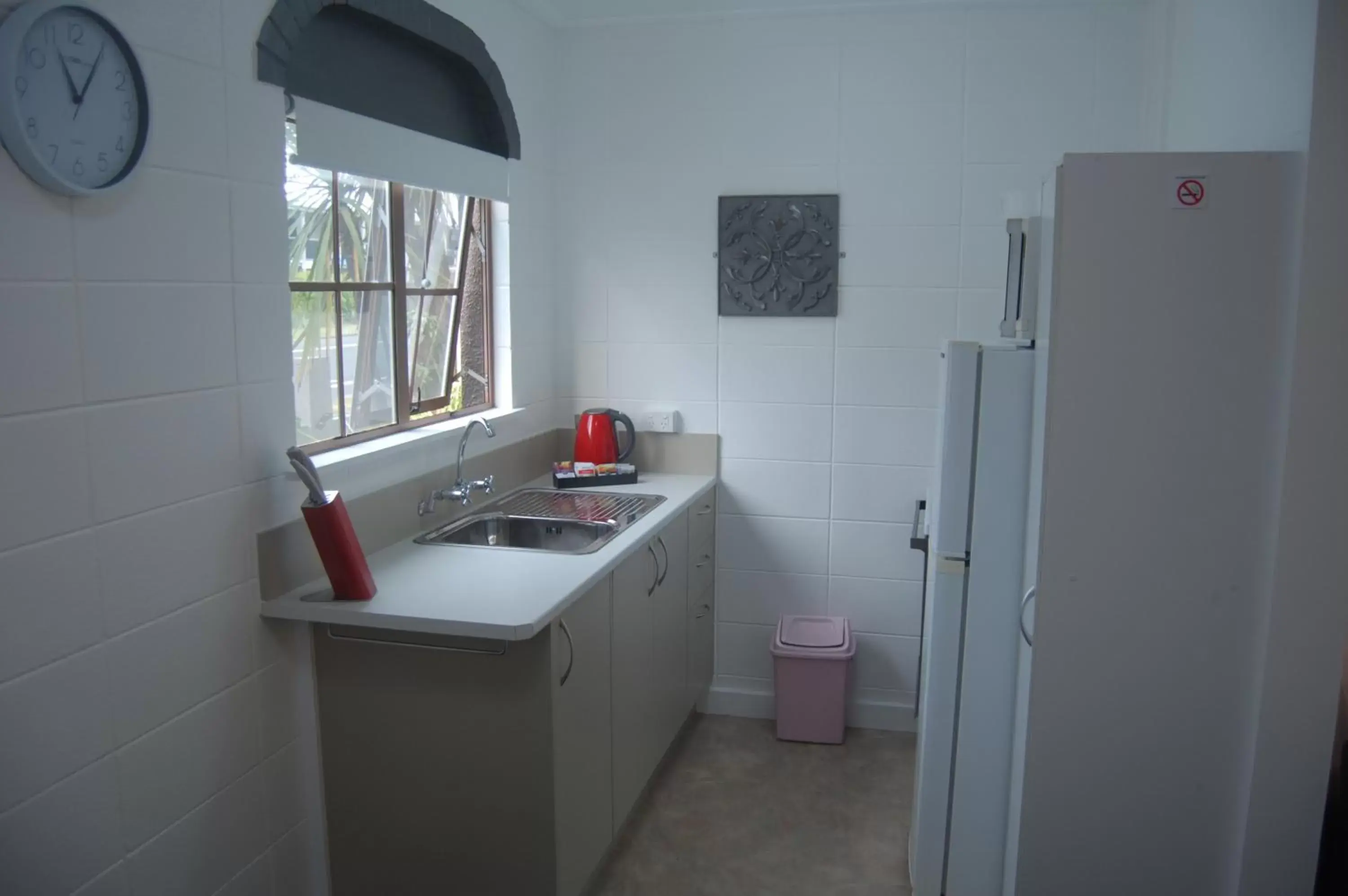 Kitchen or kitchenette, Kitchen/Kitchenette in Rotorua Motel