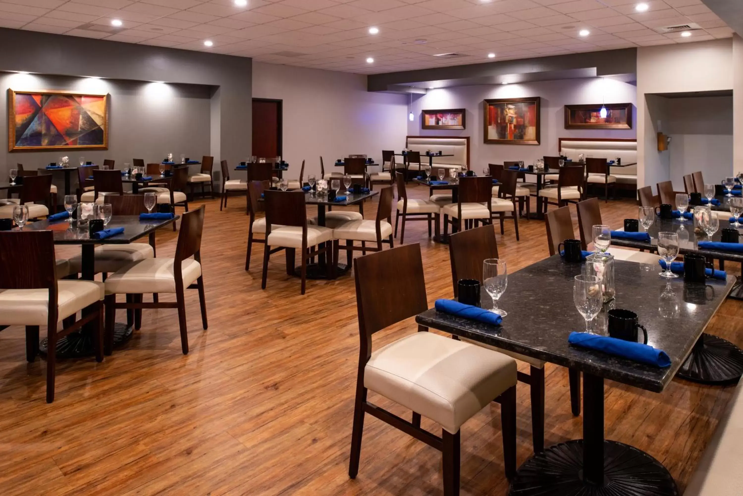 Restaurant/Places to Eat in Holiday Inn Hotel and Suites Beaumont-Plaza I-10 & Walden, an IHG Hotel