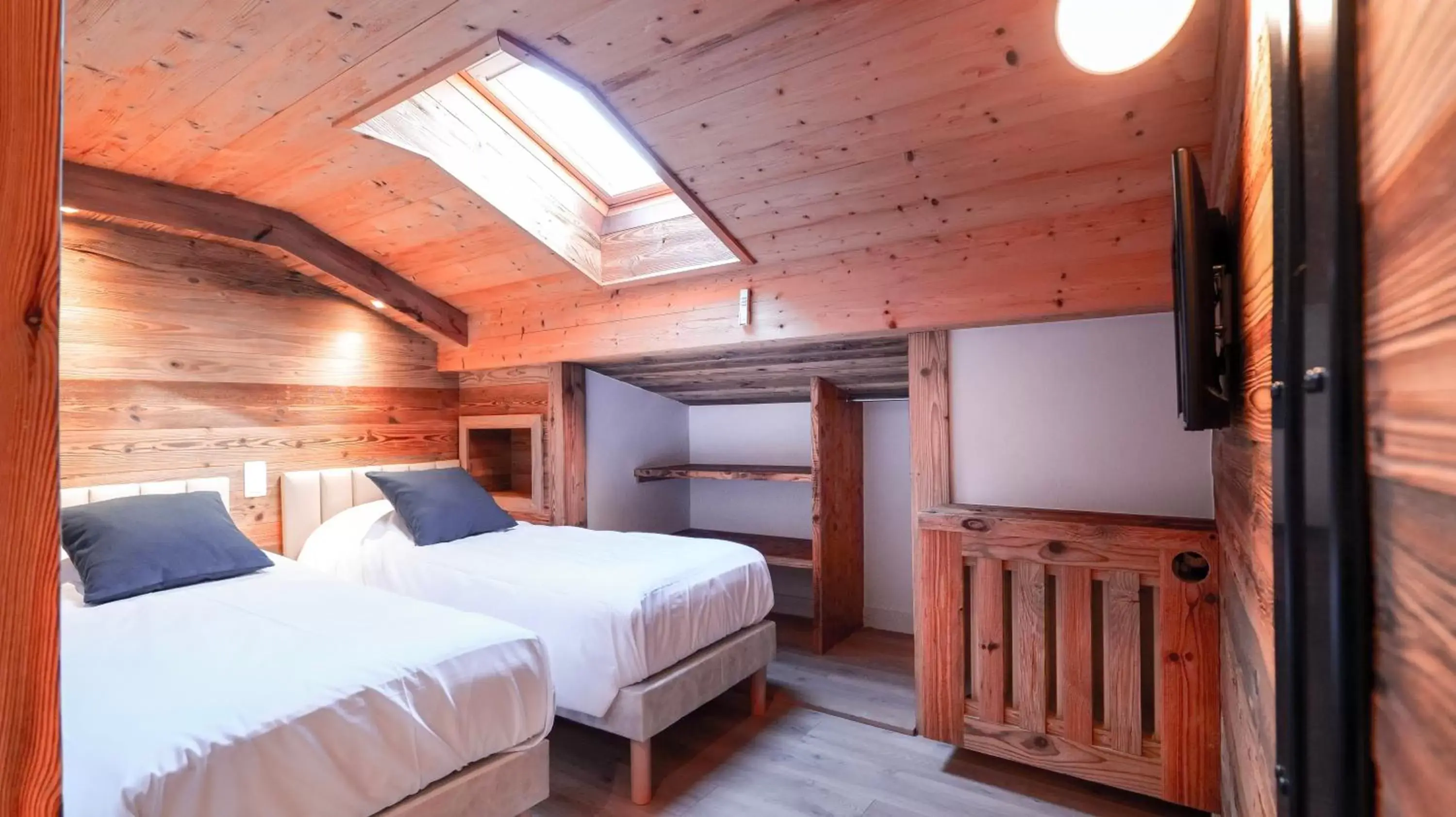 Photo of the whole room, Bed in Chalet Hôtel des 2 Gares