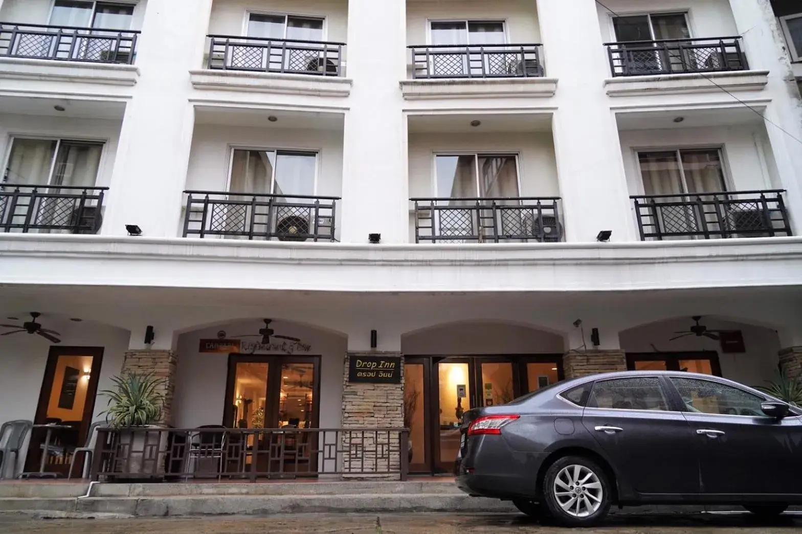 Property building in Drop Inn Bangkok Property building in Drop Inn Bangkok