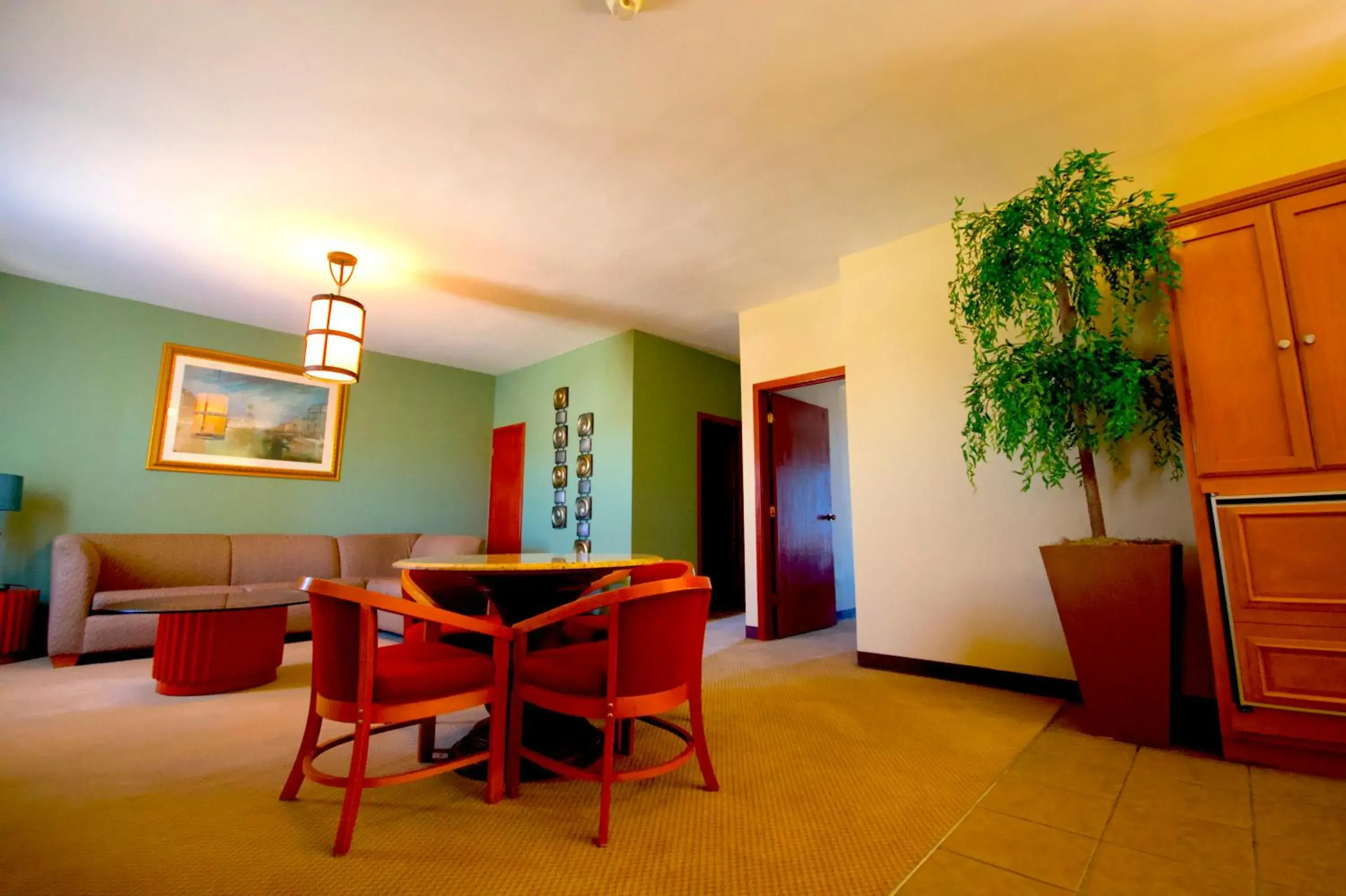 Living room, Dining Area in Hotel Consulado Inn