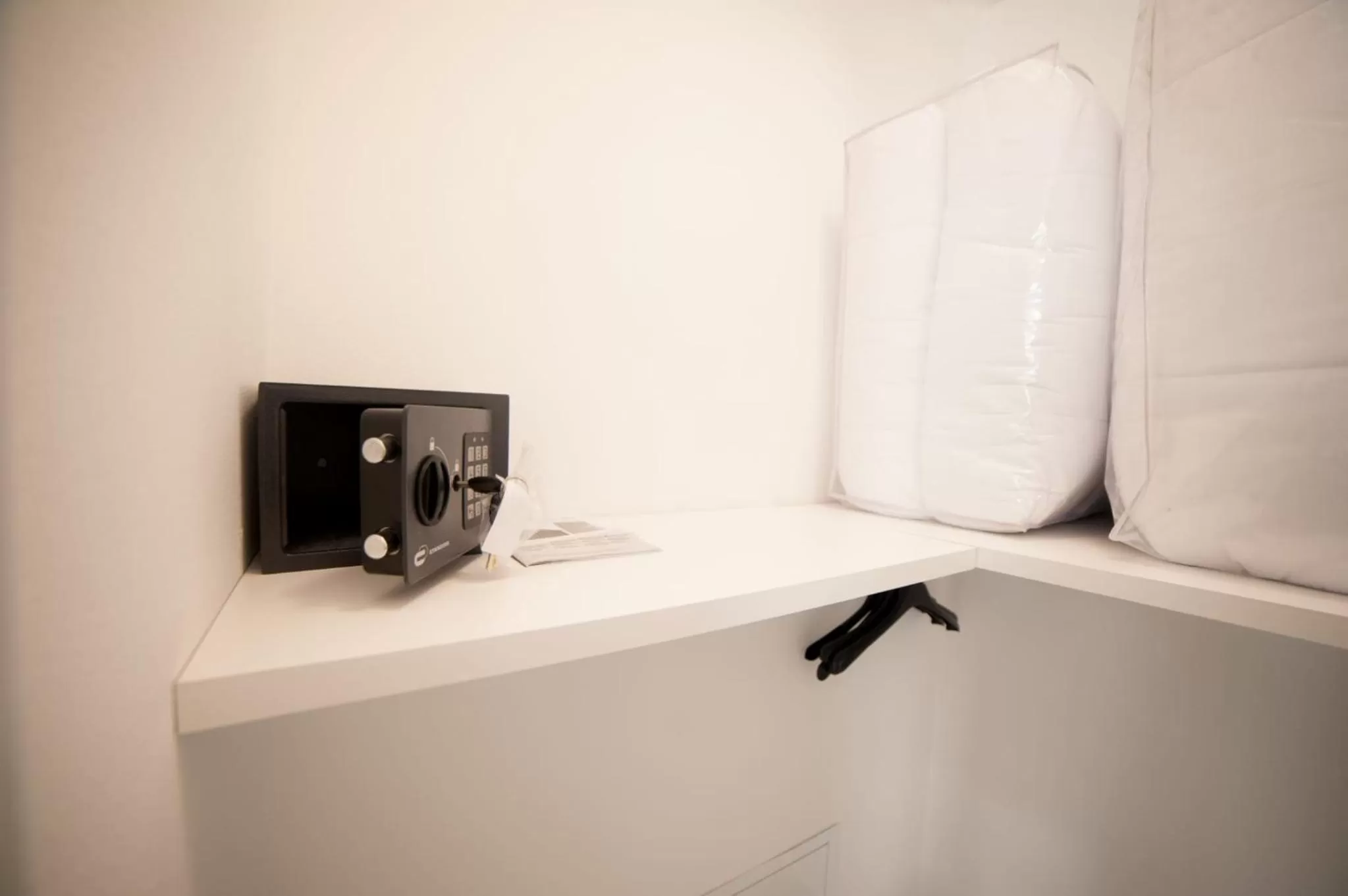 safe, TV/Entertainment Center in Bed & Breakfast A Mare