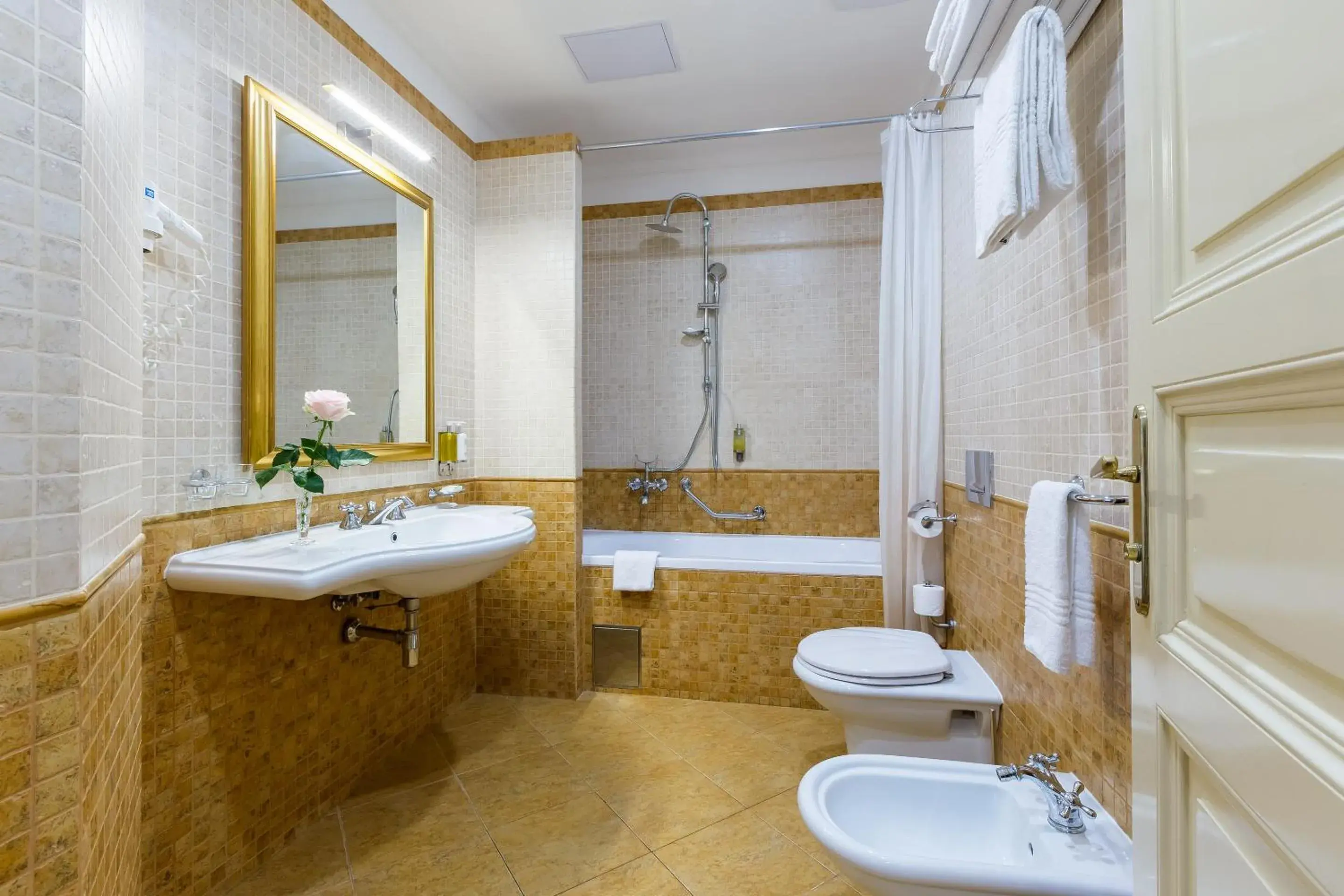 Bathroom in Myo Hotel Caruso