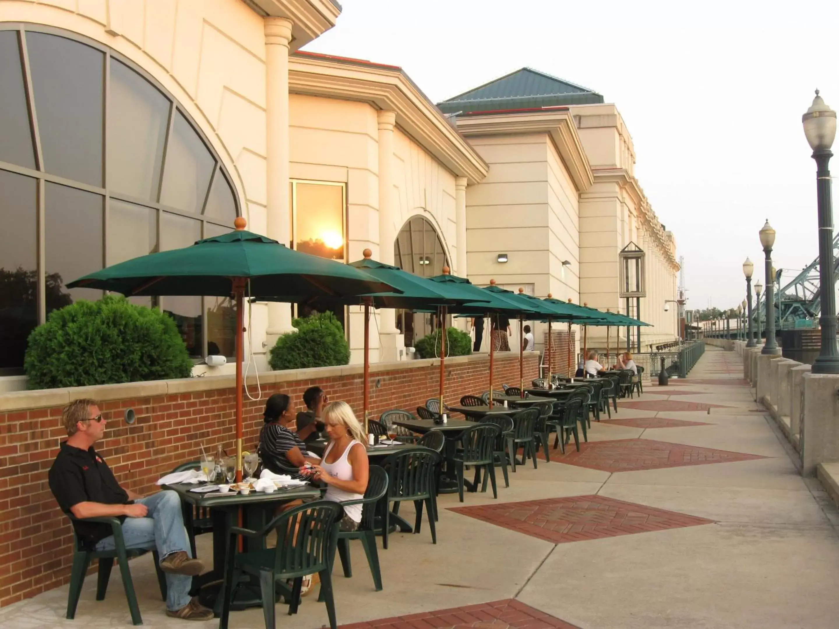 Seating area, Restaurant/Places to Eat in Harrah's Joliet Casino Hotel